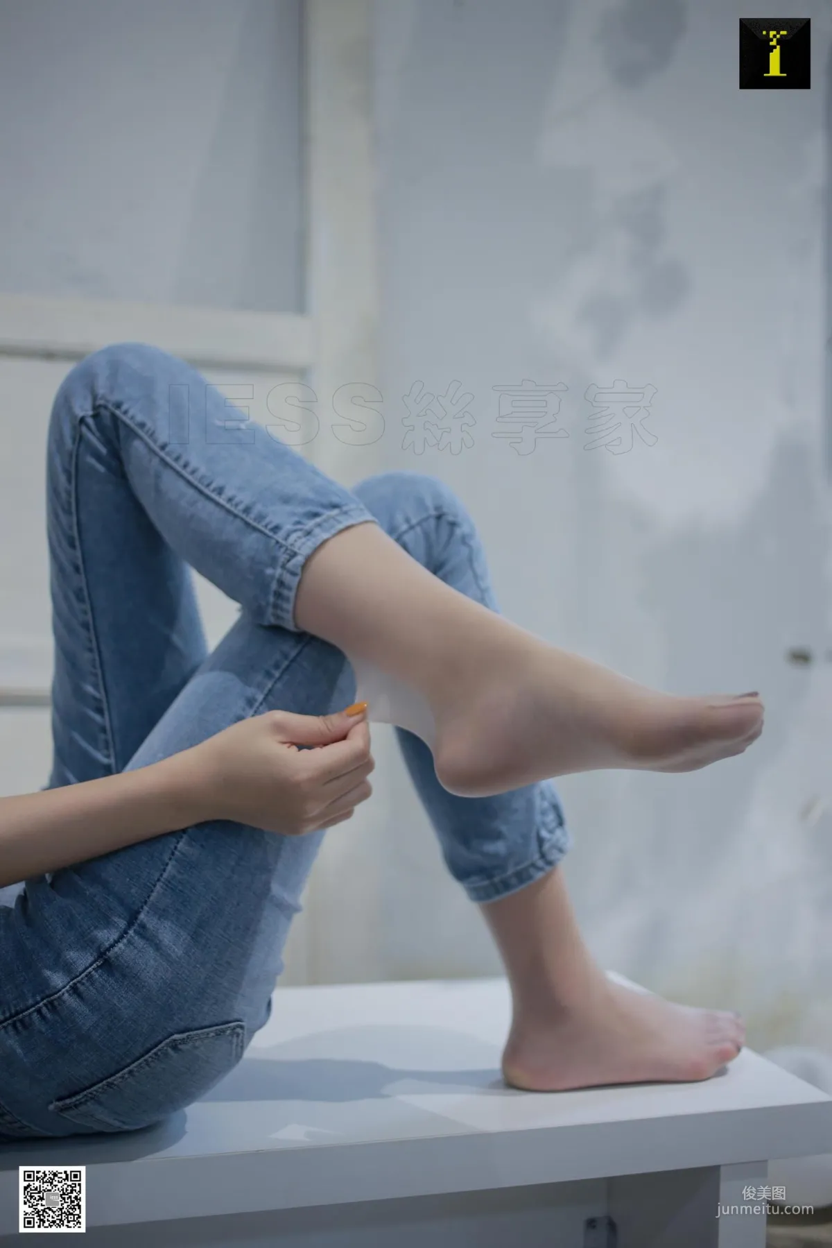 Model Yun Zhi Daily Edition Jeans with Silk Stockings [IESS] Beautiful Legs and Feet Photo Set photo 29