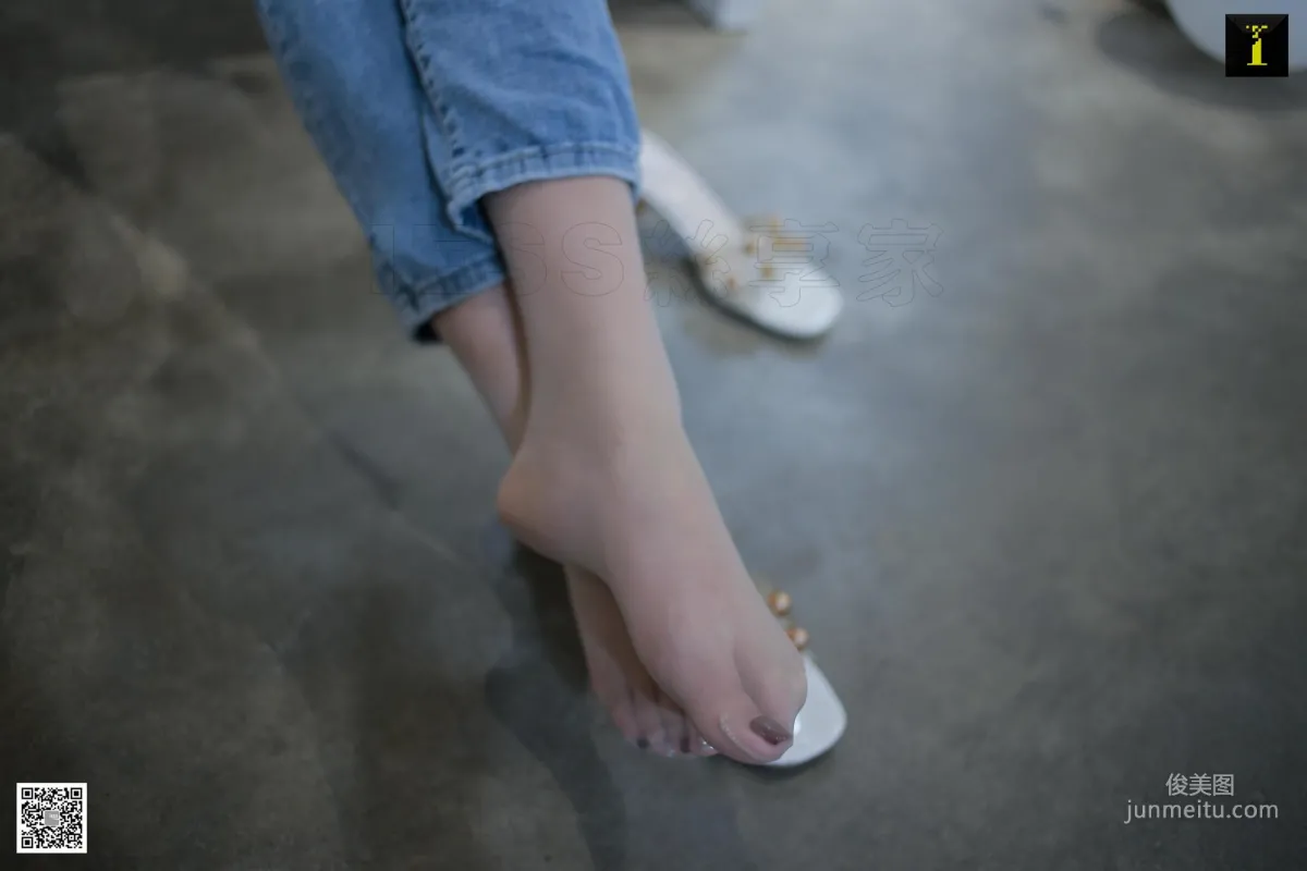 Model Yun Zhi Daily Edition Jeans with Silk Stockings [IESS] Beautiful Legs and Feet Photo Set photo 11