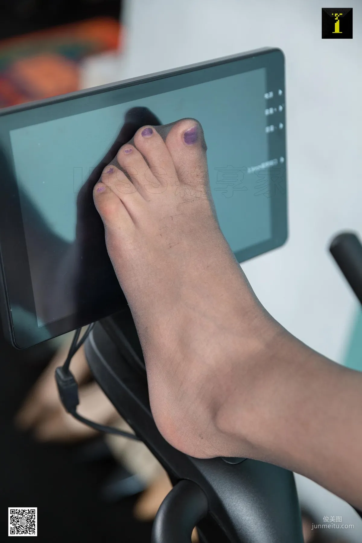 Model Diu Diu 《You Can Also Exercise in the Office》 [IESS] Stockings and Beautiful Legs Photo Set photo 41