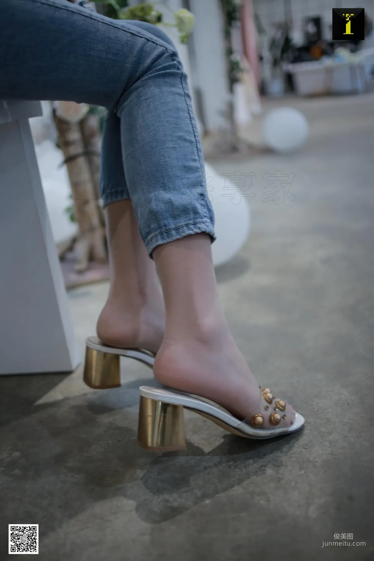 Model Yun Zhi Daily Edition Jeans with Silk Stockings [IESS] Beautiful Legs and Feet Photo Set photo 49