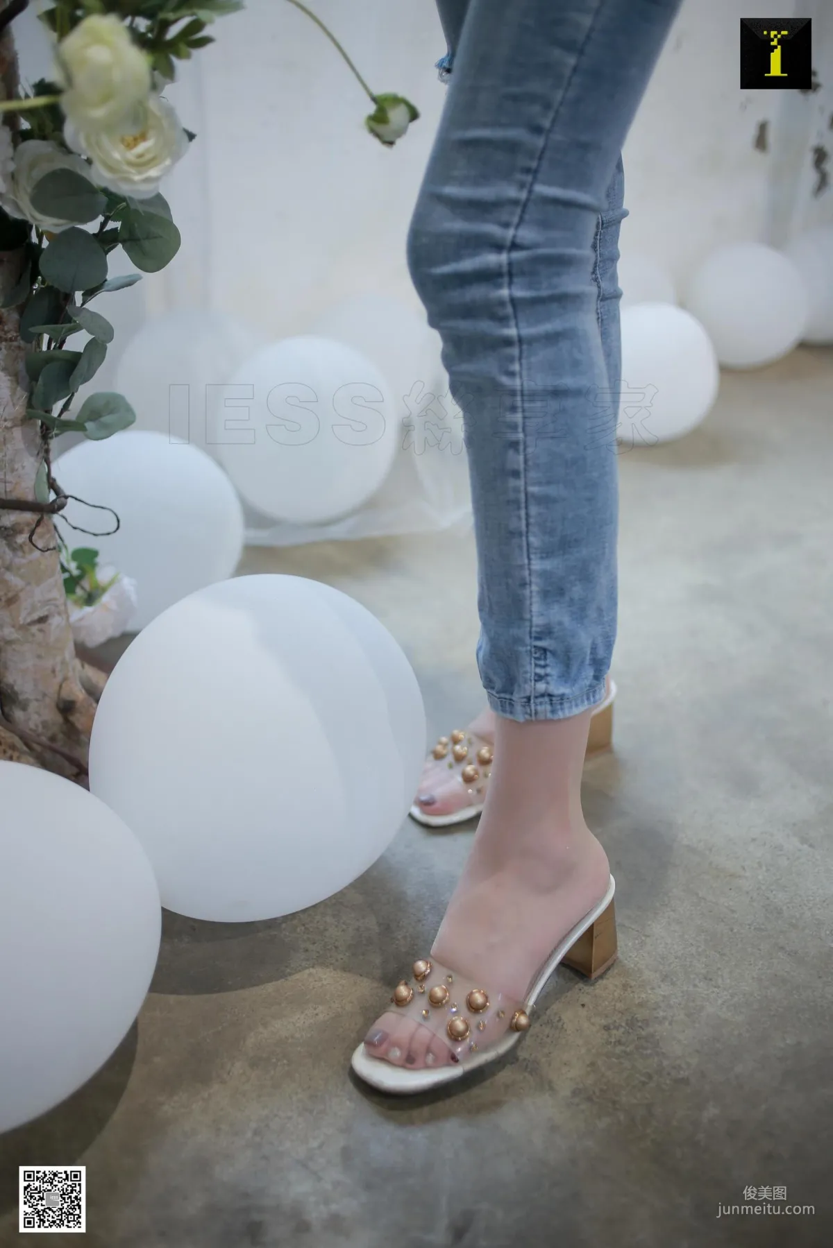 Model Yun Zhi Daily Edition Jeans with Silk Stockings [IESS] Beautiful Legs and Feet Photo Set photo 56