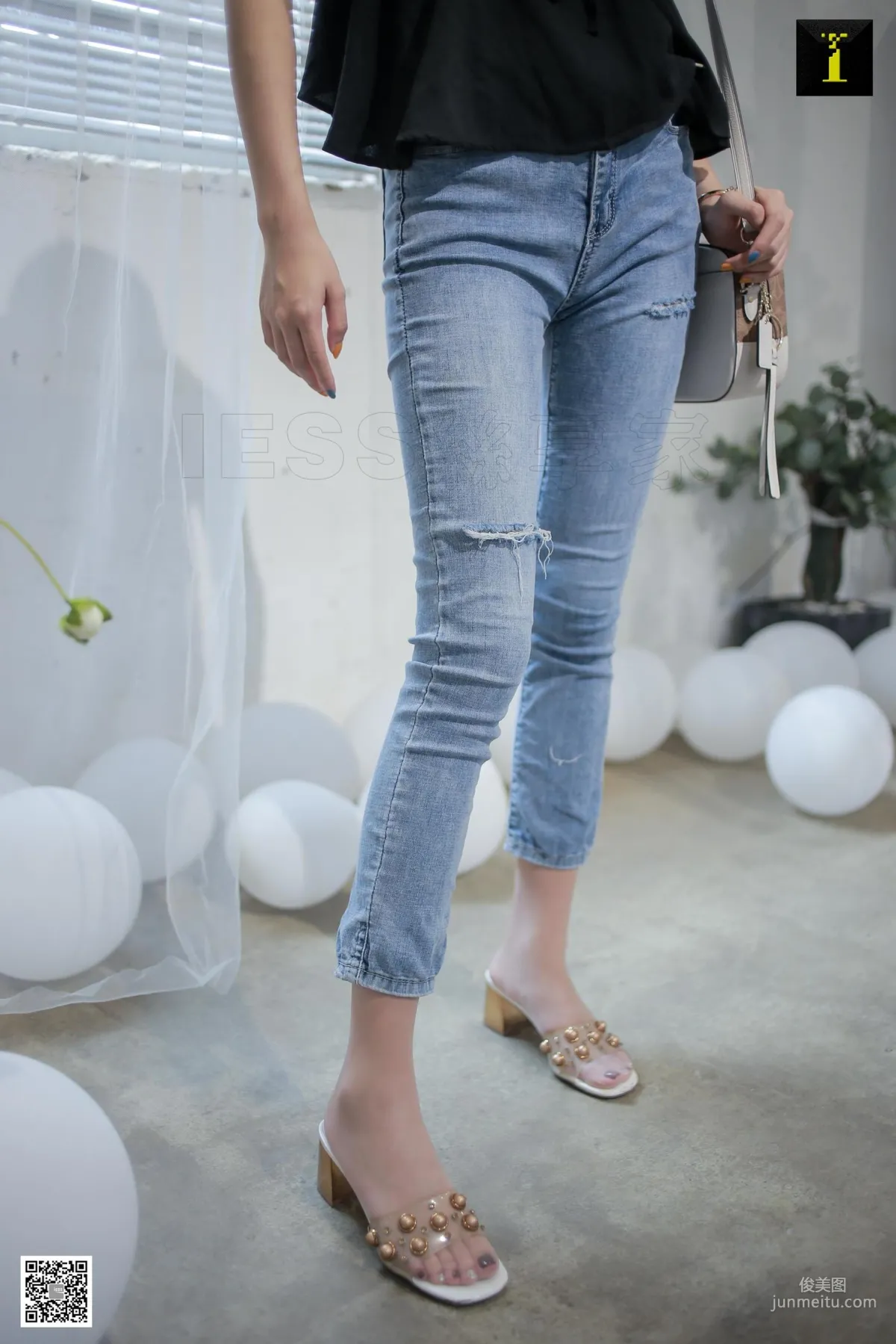 Model Yun Zhi Daily Edition Jeans with Silk Stockings [IESS] Beautiful Legs and Feet Photo Set photo 12