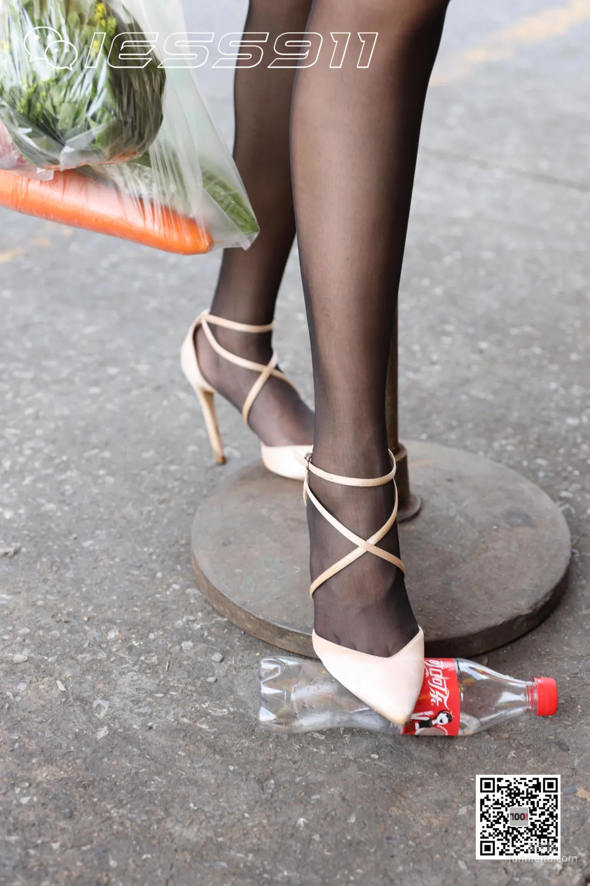 Model Lucy, Grocery Shopping 2 [IESS One Thousand and One Nights] Street Snap Beautiful Legs Photo Set photo 84