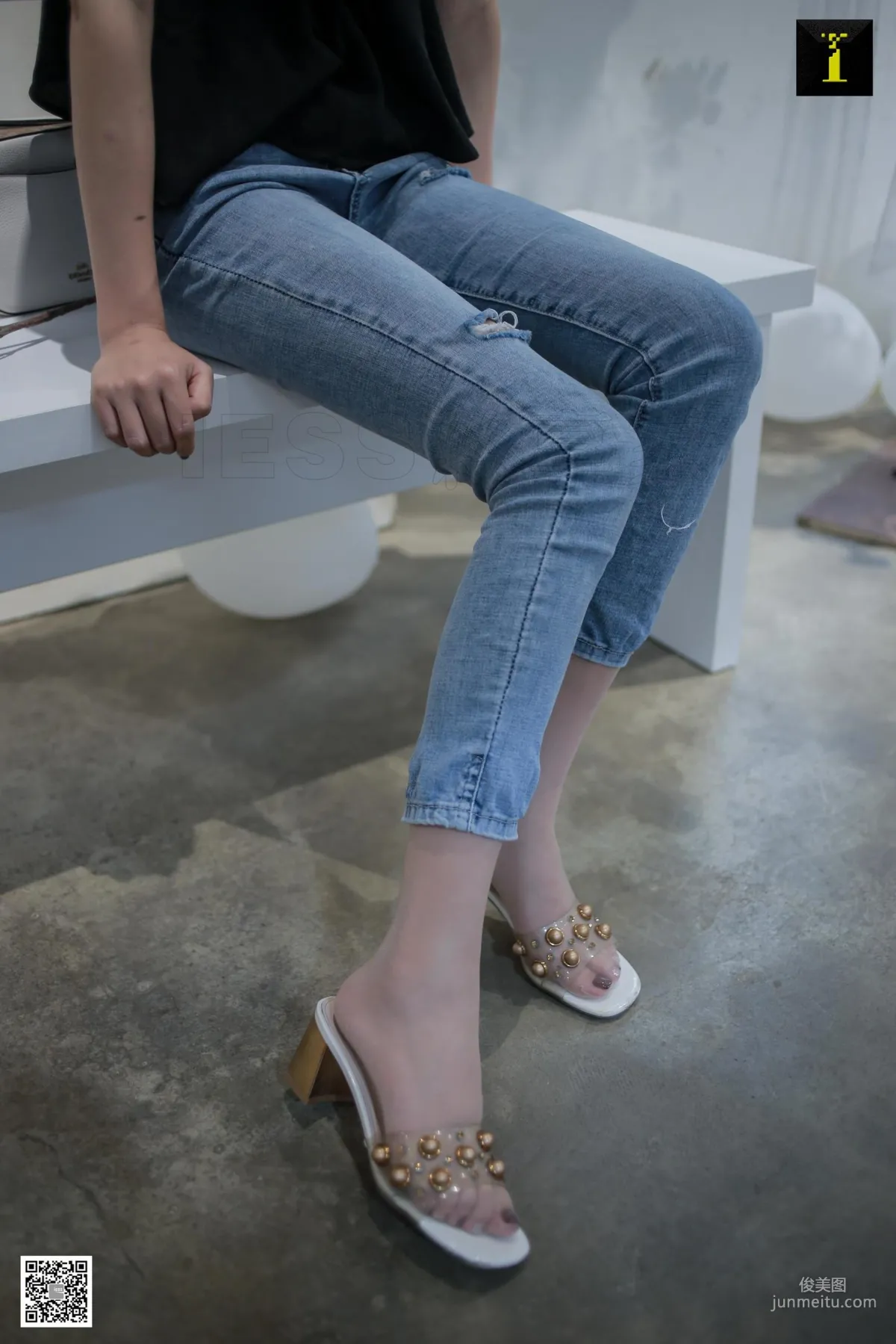 Model Yun Zhi Daily Edition Jeans with Silk Stockings [IESS] Beautiful Legs and Feet Photo Set photo 41
