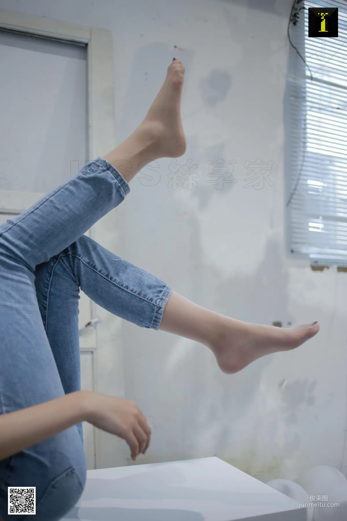 Model Yun Zhi Daily Edition Jeans with Silk Stockings [IESS] Beautiful Legs and Feet Photo Set photo 32