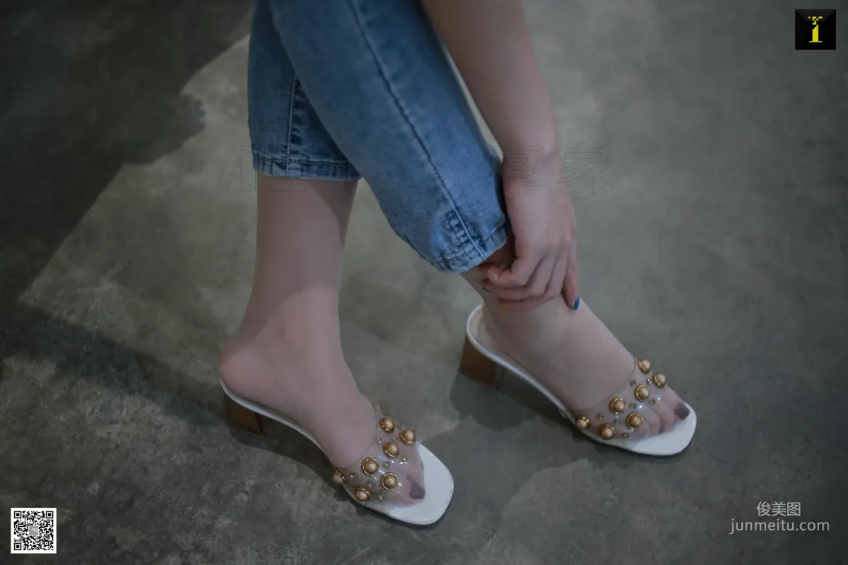 Model Yun Zhi Daily Edition Jeans with Silk Stockings [IESS] Beautiful Legs and Feet Photo Set photo 43