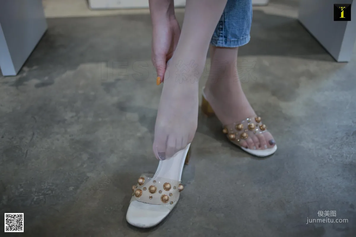 Model Yun Zhi Daily Edition Jeans with Silk Stockings [IESS] Beautiful Legs and Feet Photo Set photo 21