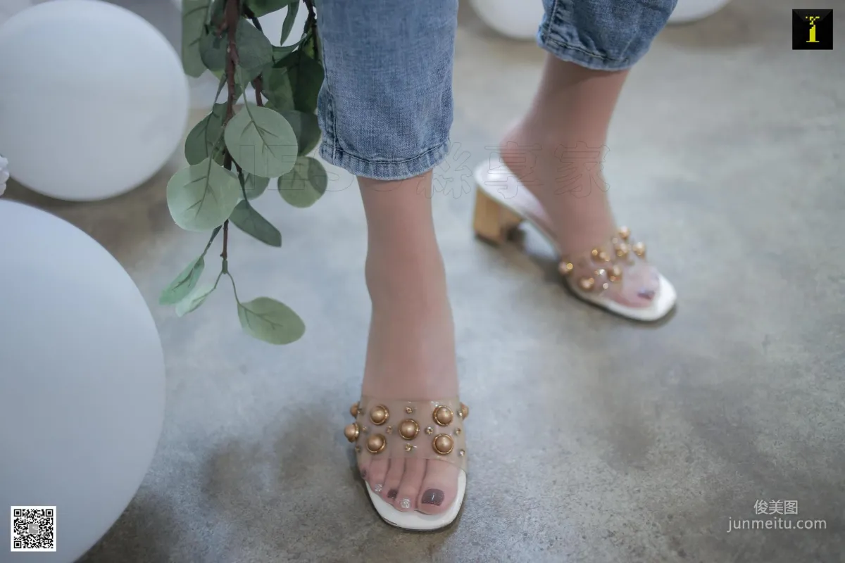 Model Yun Zhi Daily Edition Jeans with Silk Stockings [IESS] Beautiful Legs and Feet Photo Set photo 84