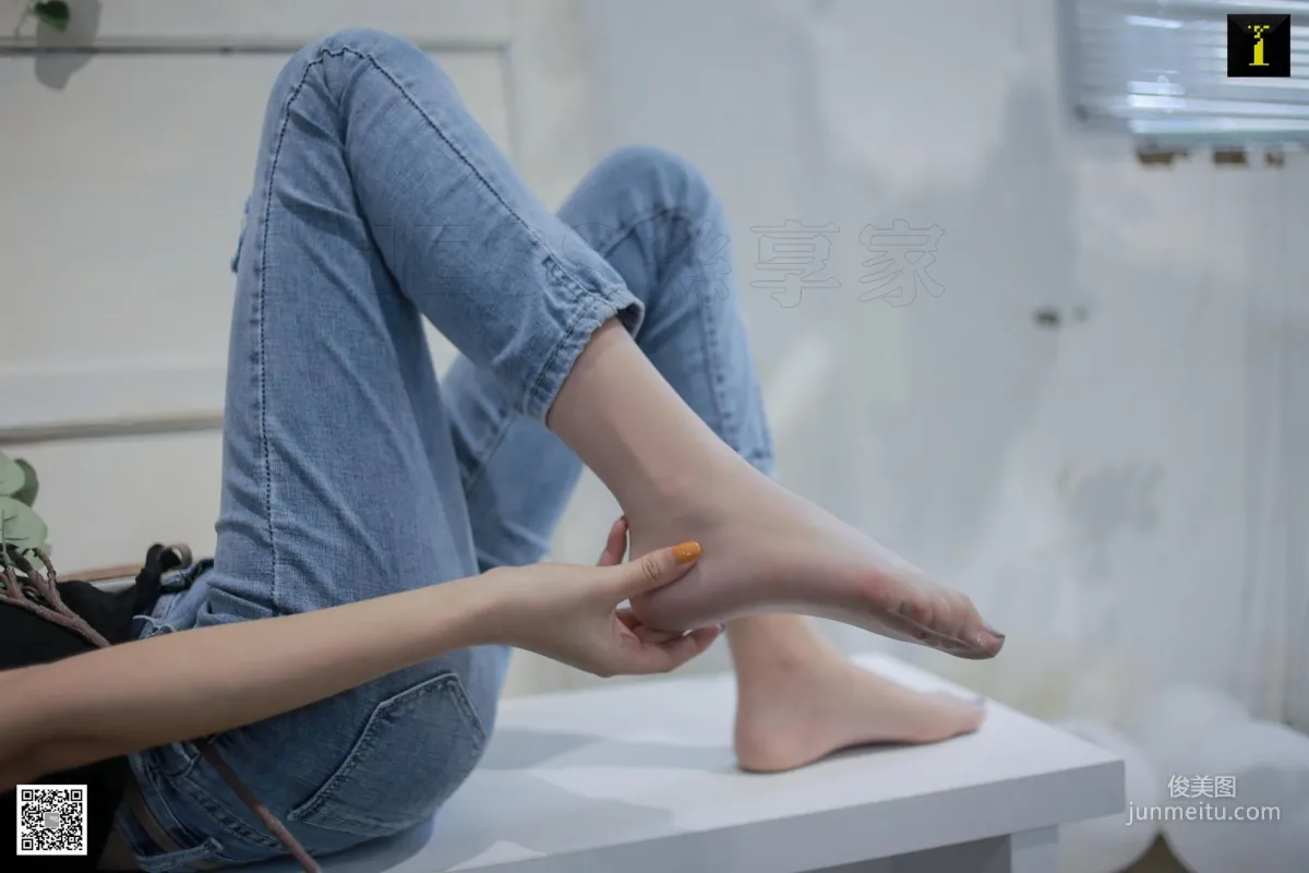 Model Yun Zhi Daily Edition Jeans with Silk Stockings [IESS] Beautiful Legs and Feet Photo Set photo 30