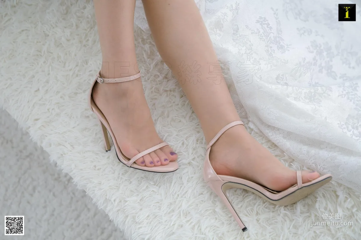 Model Diu Diu, Feet with Built-In Beauty Filter [IESS] Stockings and Feet Photo Set photo 21