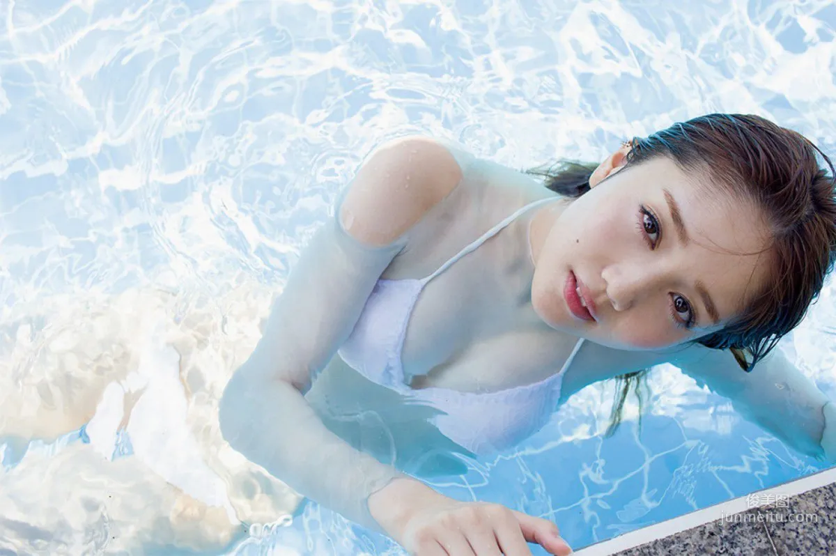 [FRIDAY] Nanaka Matsukawa, Date with a Popular Model in a Swimsuit, The Allure of a Dangerous Twenty-Year-Old (with Video) Photos photo 9