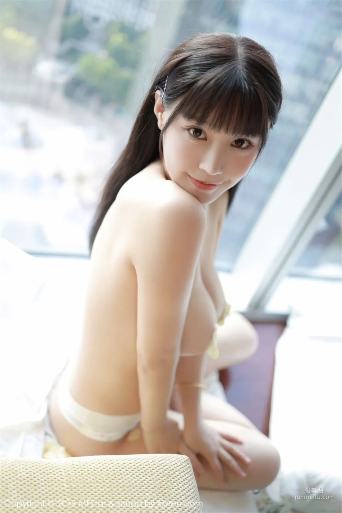 Flower Barbie Keer Exquisite Lingerie with Beautiful Breasts Almost Spilling Out [MFStar] Vol.206 Photo Set photo 42