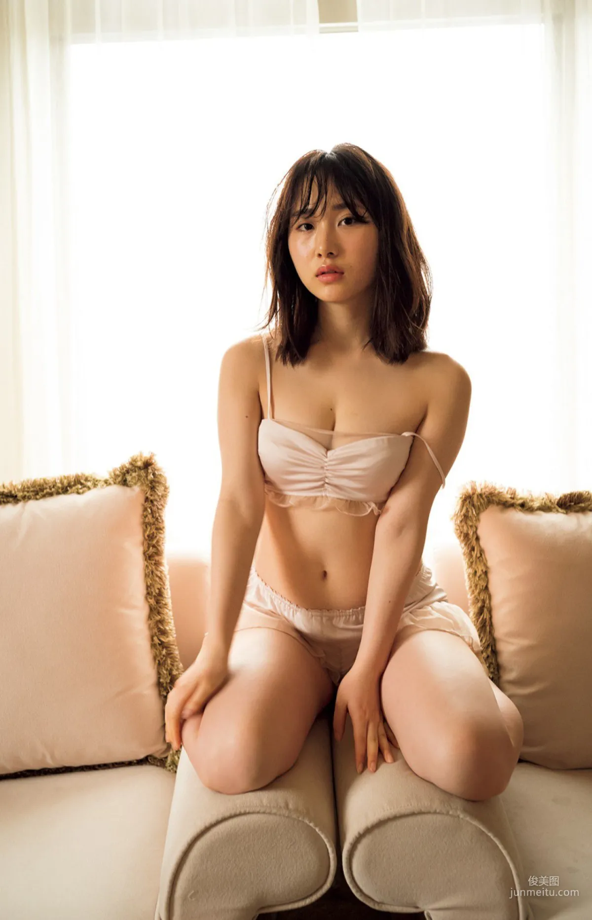 [FRIDAY] 高橋朱里 《AKB48の「美バスト」》写真9