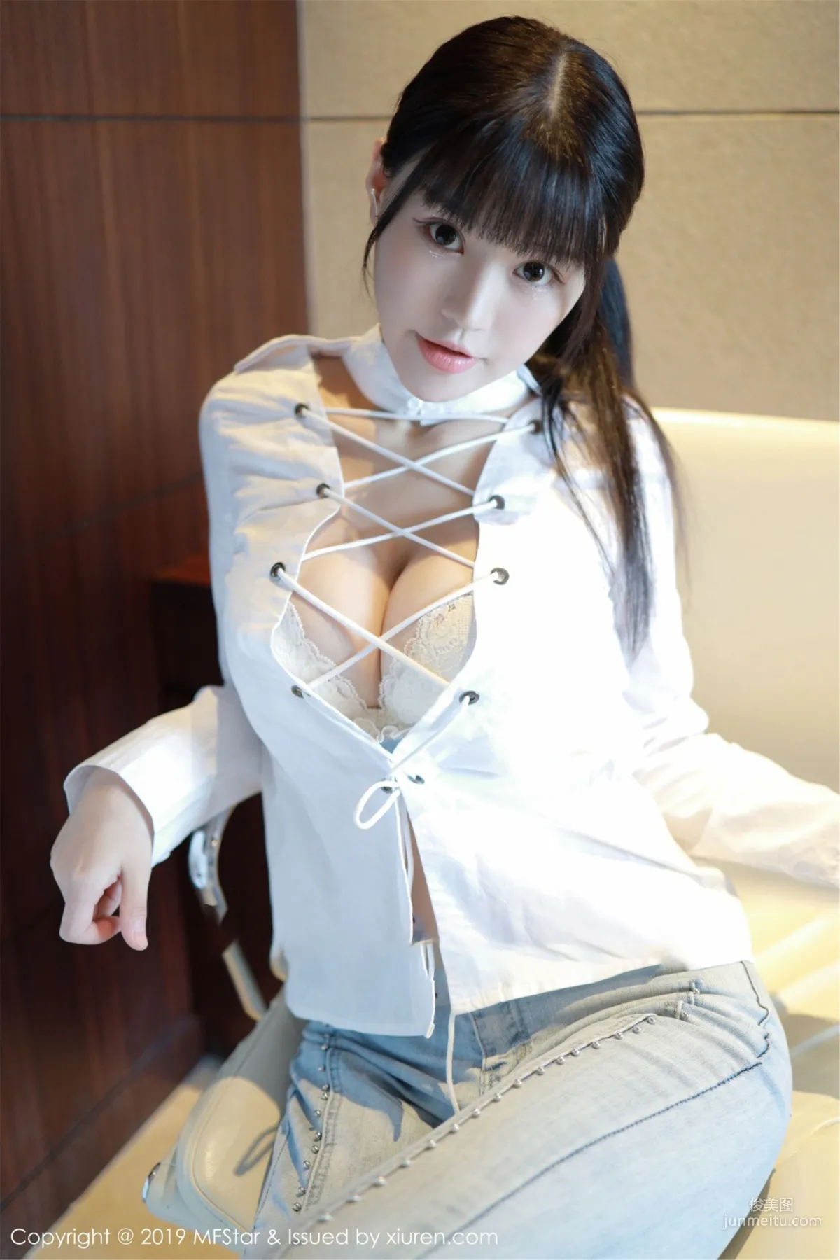 Flower Barbie Ke'er, Sexy Beautiful Breasts Under a White Shirt [MFStar] Vol.207 Photo Set photo 4