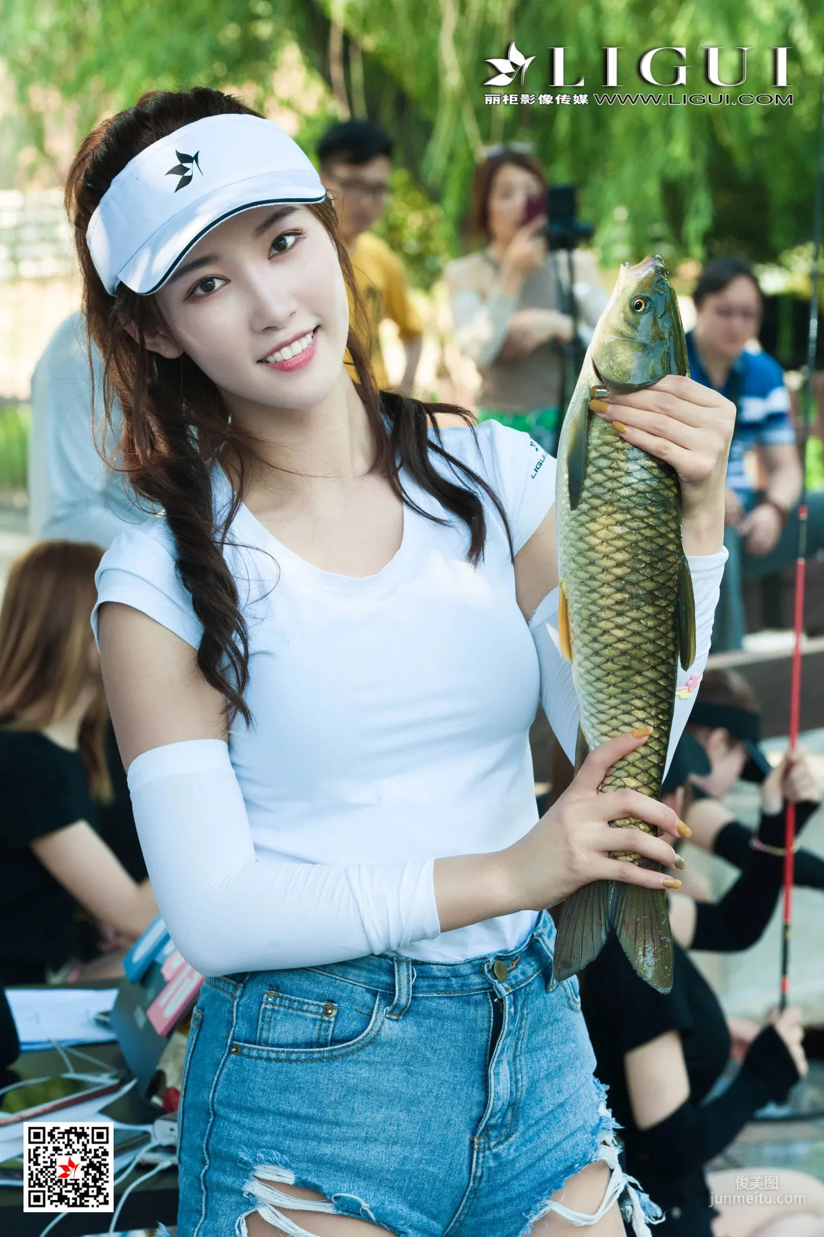 Wen Jing & Ran Ran, Fishing Park Silk Stockings [Ligui] Internet Beauty Photo Set photo 26