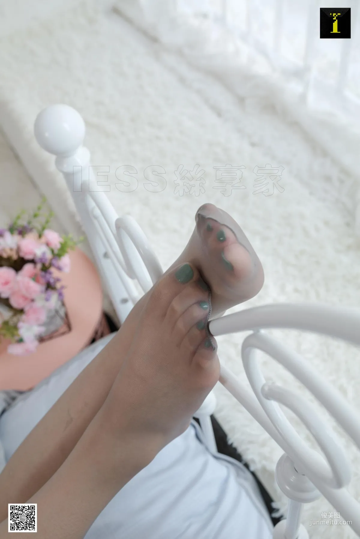Model Tang Tang, Confessing to the Intellectual Beauty Tang Tang [IESS] Beautiful Legs and Silk Feet Photo Set photo 60