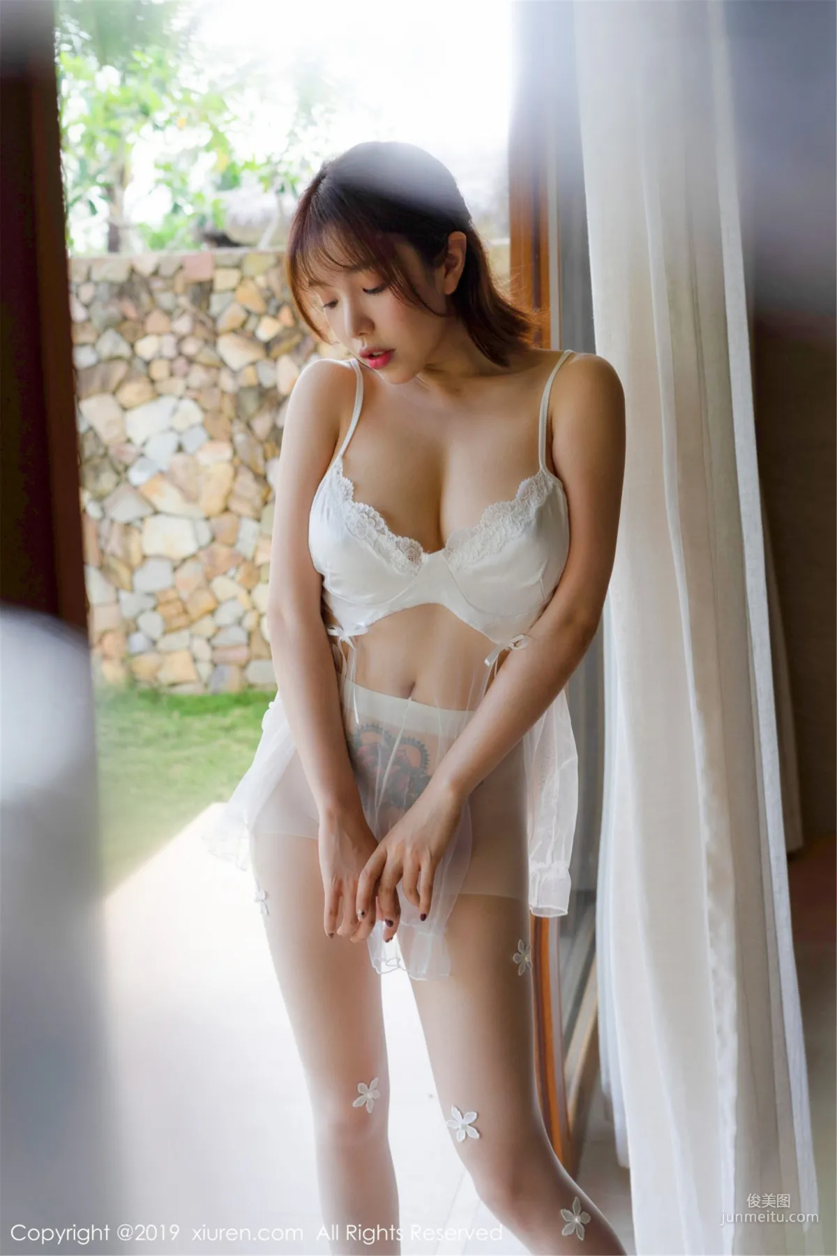 Huang Leran 《Under the Thin See-Through Wedding Dress Paired with Hazy Stockings》 [XiuRen] No.1578 Photo Set photo 2