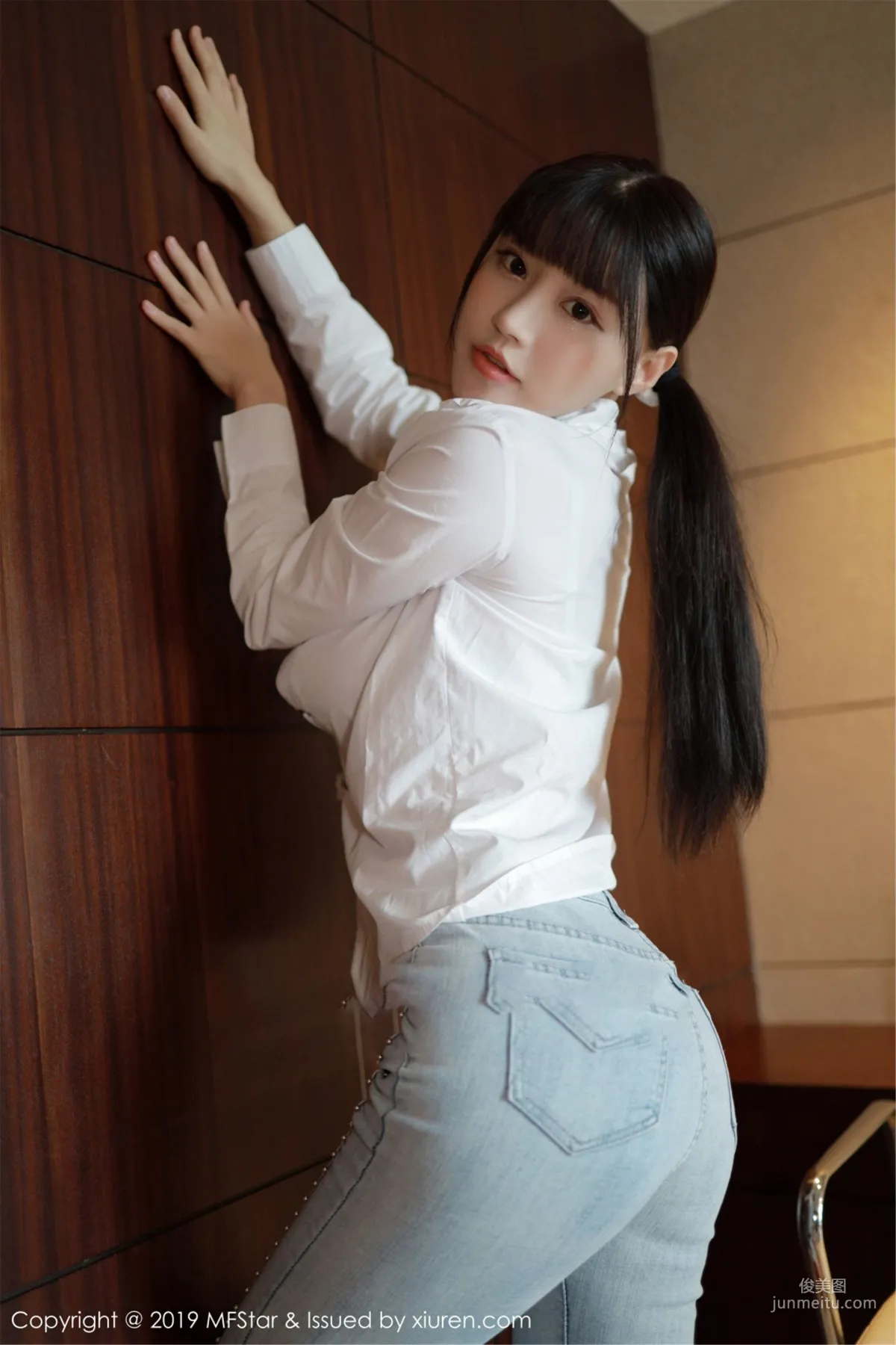 Flower Barbie Ke'er, Sexy Beautiful Breasts Under a White Shirt [MFStar] Vol.207 Photo Set photo 13
