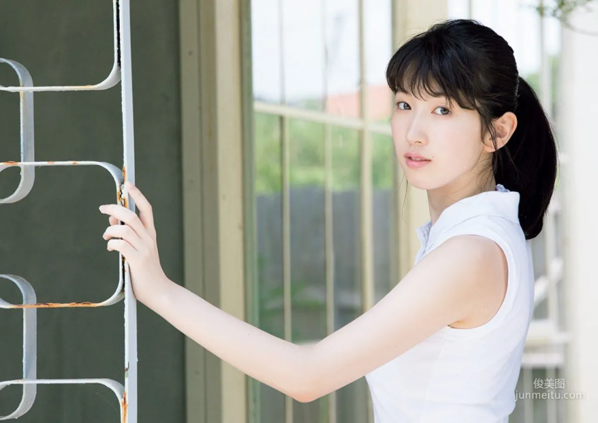 [FRIDAY] Mikoto Hibi, The Attention Actress Takes on Shy Sexy! Photos photo 8