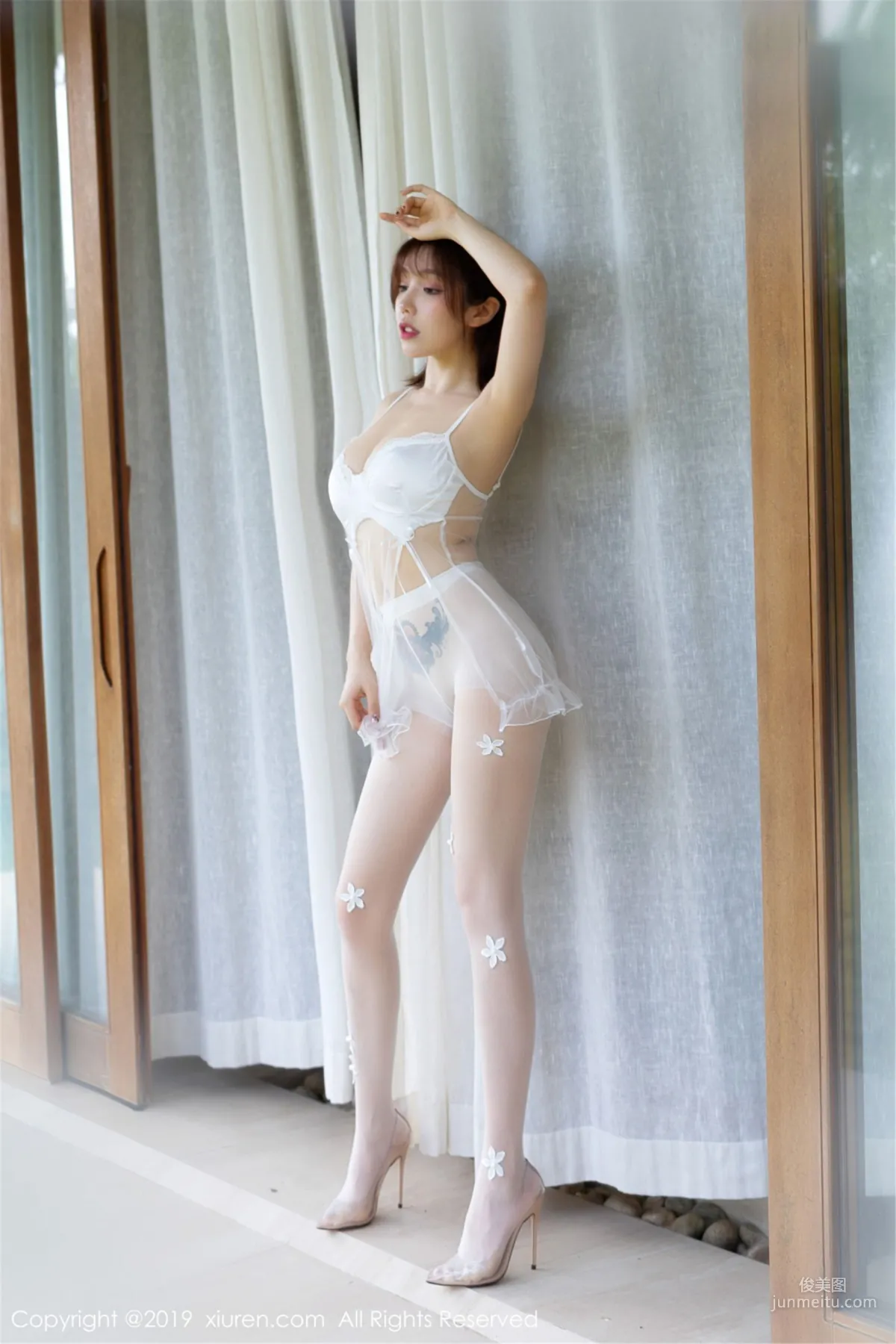 Huang Leran 《Under the Thin See-Through Wedding Dress Paired with Hazy Stockings》 [XiuRen] No.1578 Photo Set photo 7