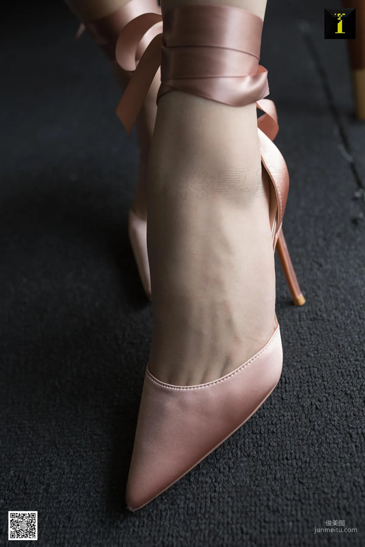 Model Tang Tang Candy-Like Feet [IESS] Beautiful Legs and Feet Photo Set photo 12