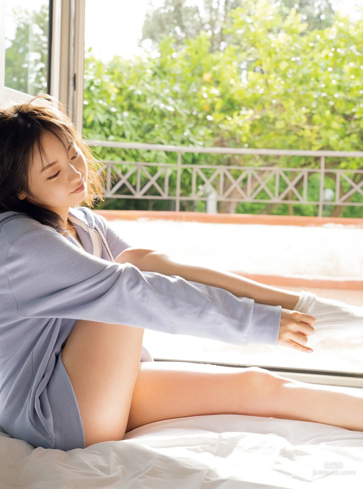 [FRIDAY] Keyakizaka46 Yui Imaizumi, First and Last! Swimsuit and Lingerie Photos photo 6
