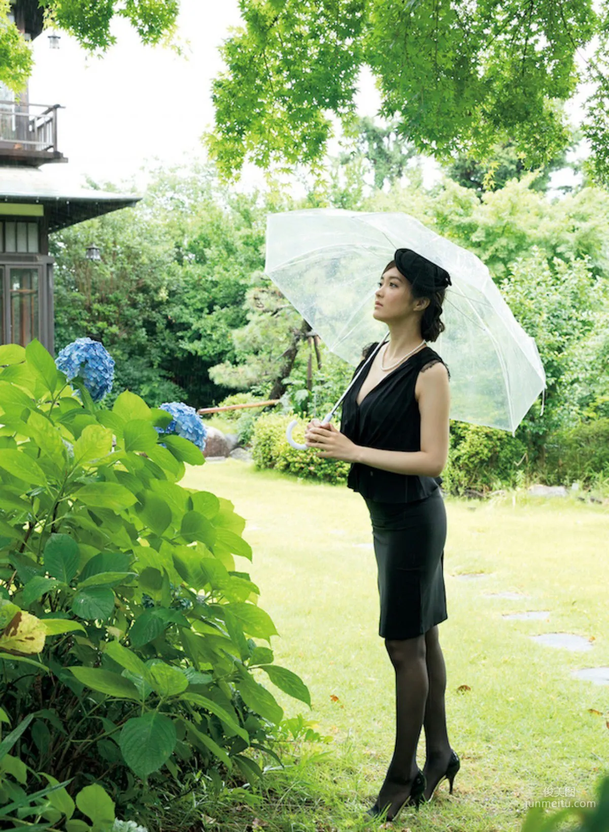 Mai Hakase: FRIDAY photo 3
