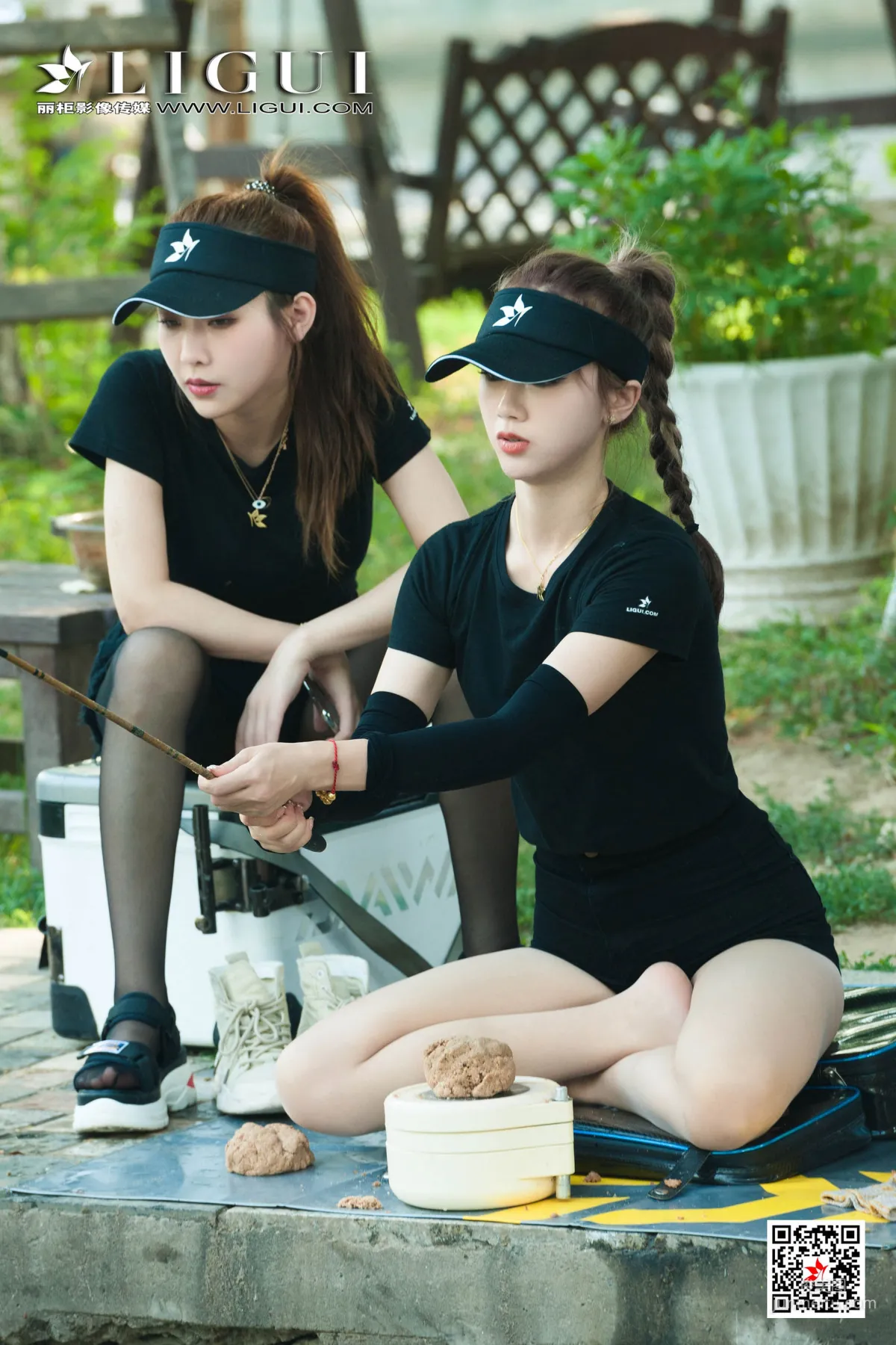 Wen Jing & Ran Ran, Fishing Park Silk Stockings [Ligui] Internet Beauty Photo Set photo 17