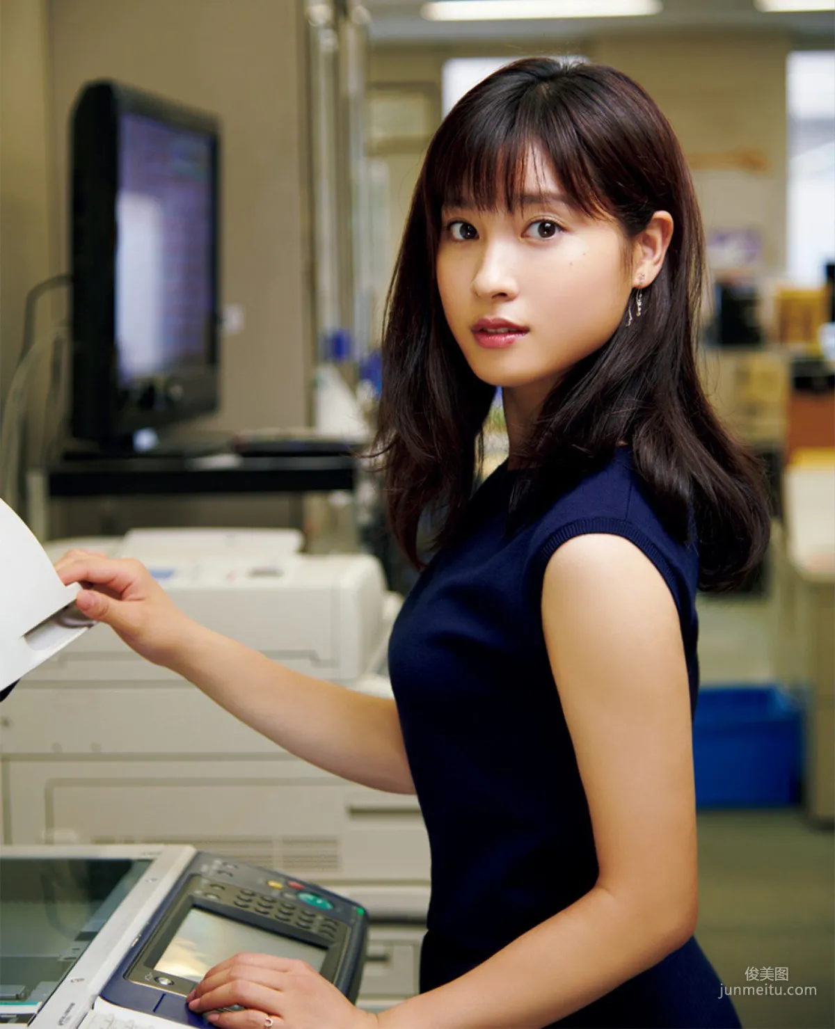 [FRIDAY] 土屋太鳳 《オフィスでセクシー》寫真 5