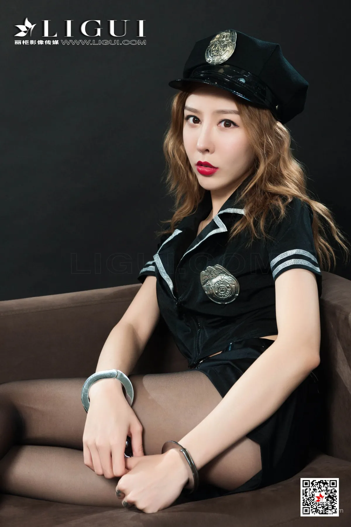Tu Zi Black Stockings Policewoman Handcuffs [Ligui] Web Beauty Photo Set photo 5