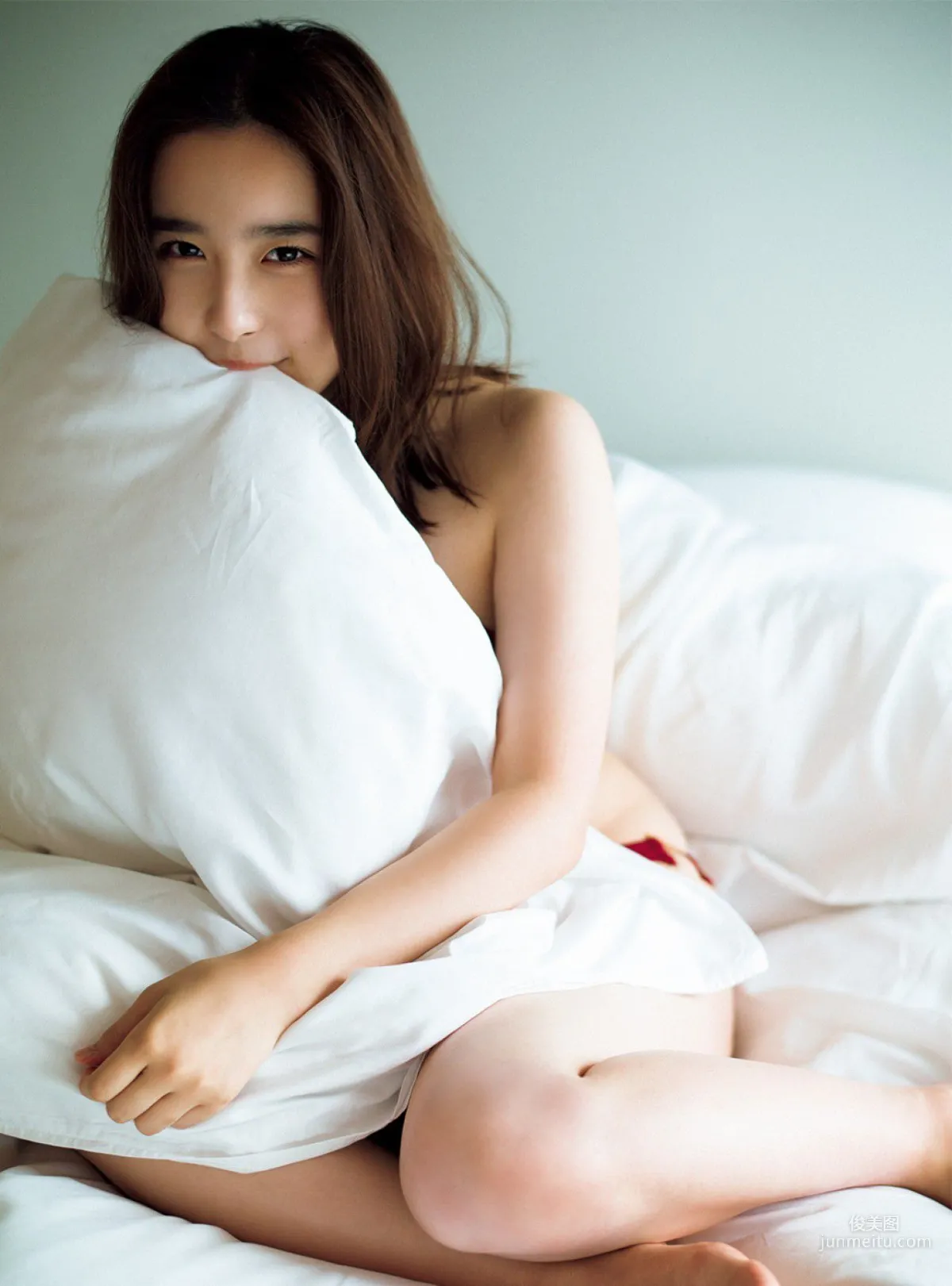[FRIDAY] 安倍乙《美少女ビキニ「石原さとみに似てるよね」》写真1