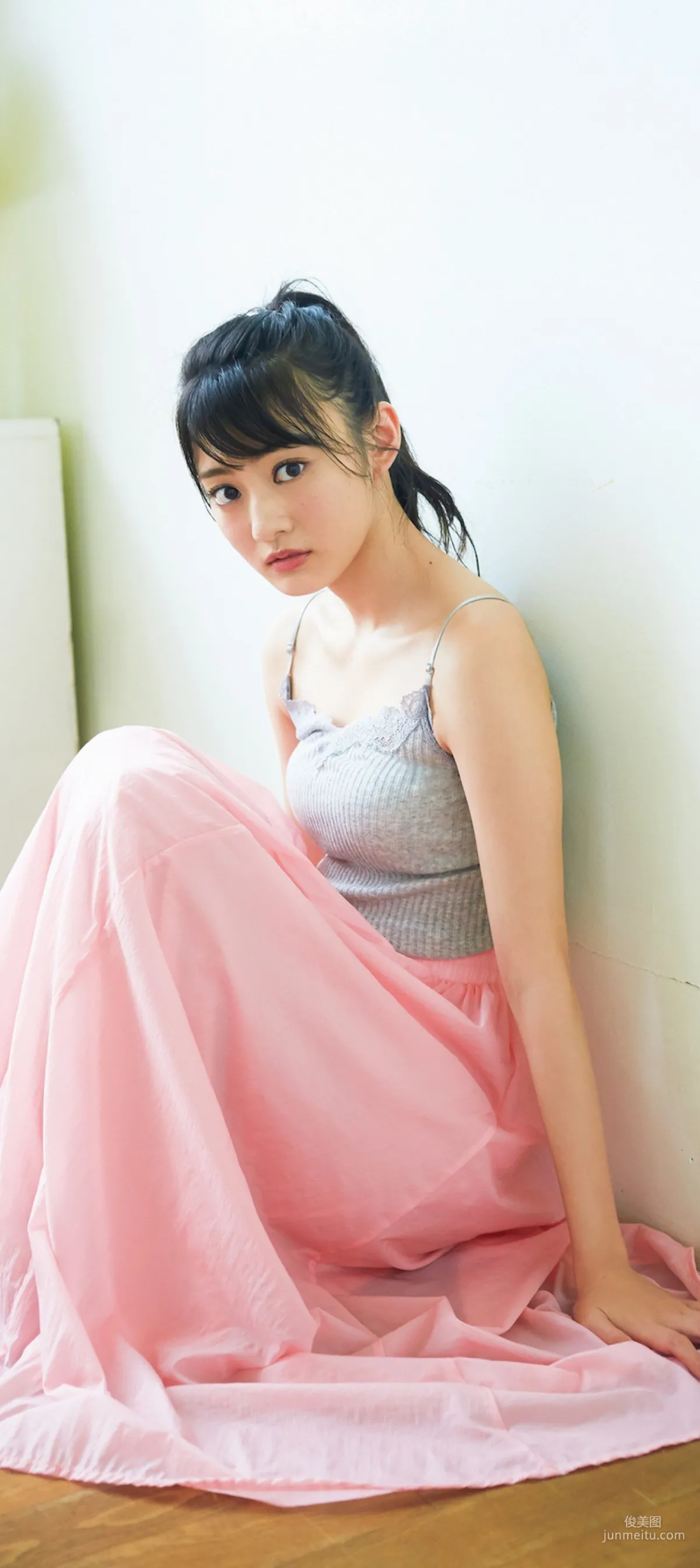 Yako Koga: FRIDAY photo 2