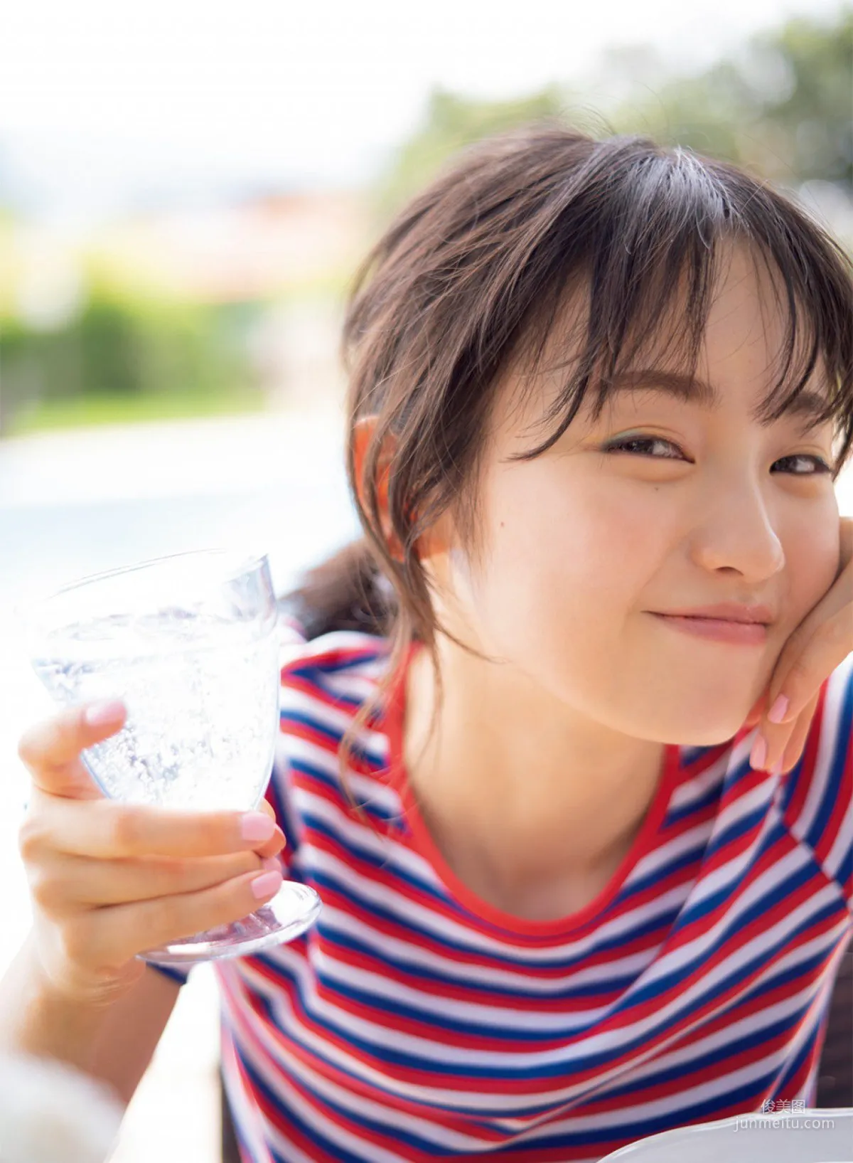 [FRIDAY] Keyakizaka46 Yui Imaizumi, First and Last! Swimsuit and Lingerie Photos photo 4