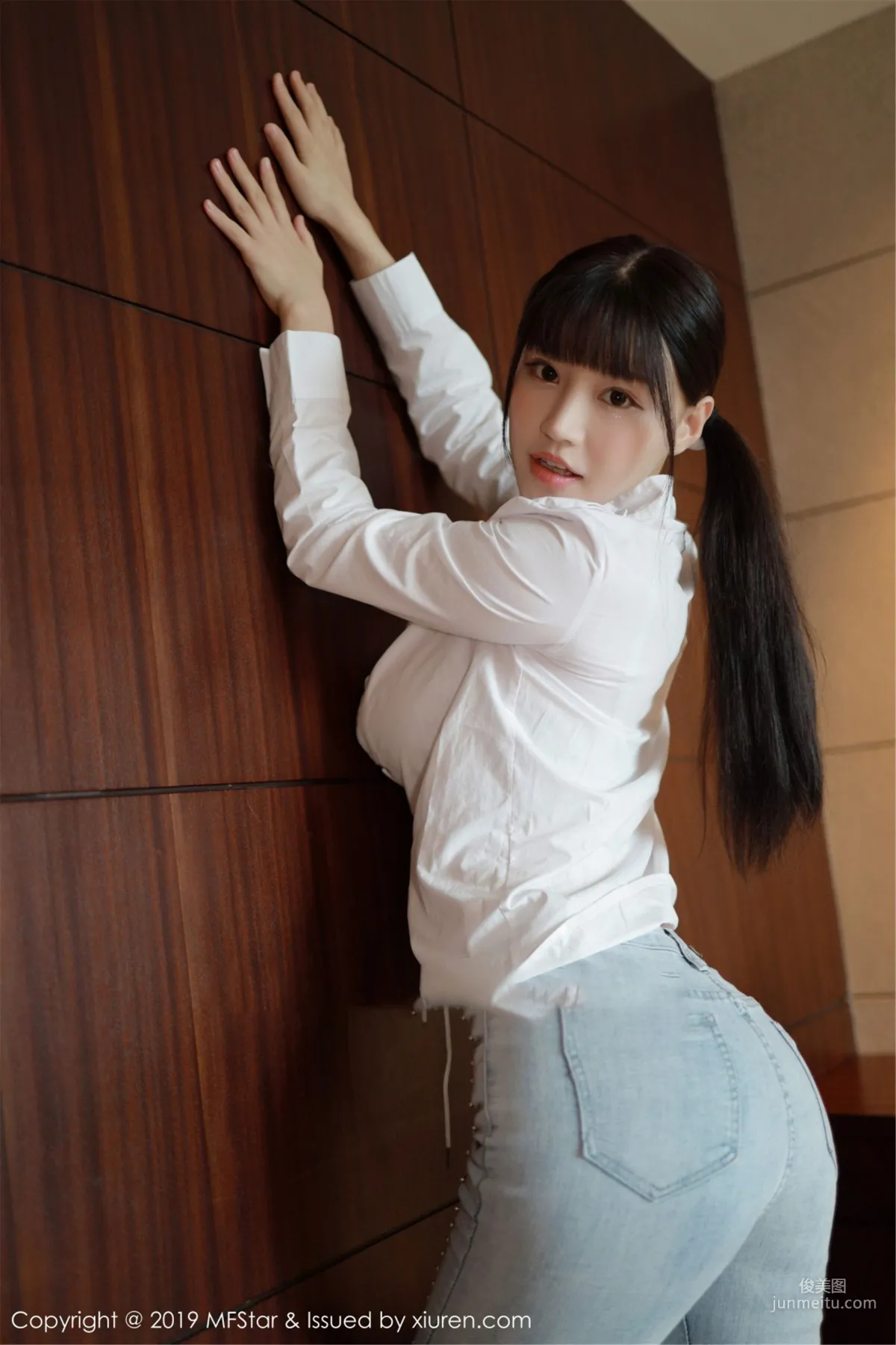Flower Barbie Ke'er, Sexy Beautiful Breasts Under a White Shirt [MFStar] Vol.207 Photo Set photo 12