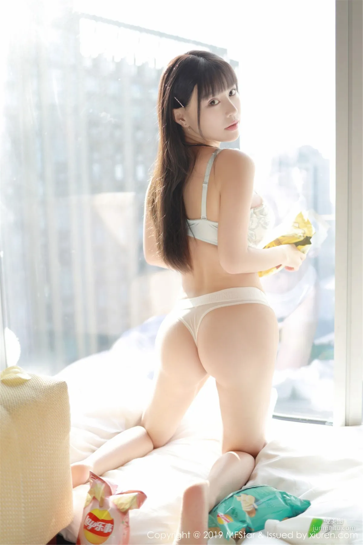 Flower Barbie Keer Exquisite Lingerie with Beautiful Breasts Almost Spilling Out [MFStar] Vol.206 Photo Set photo 6