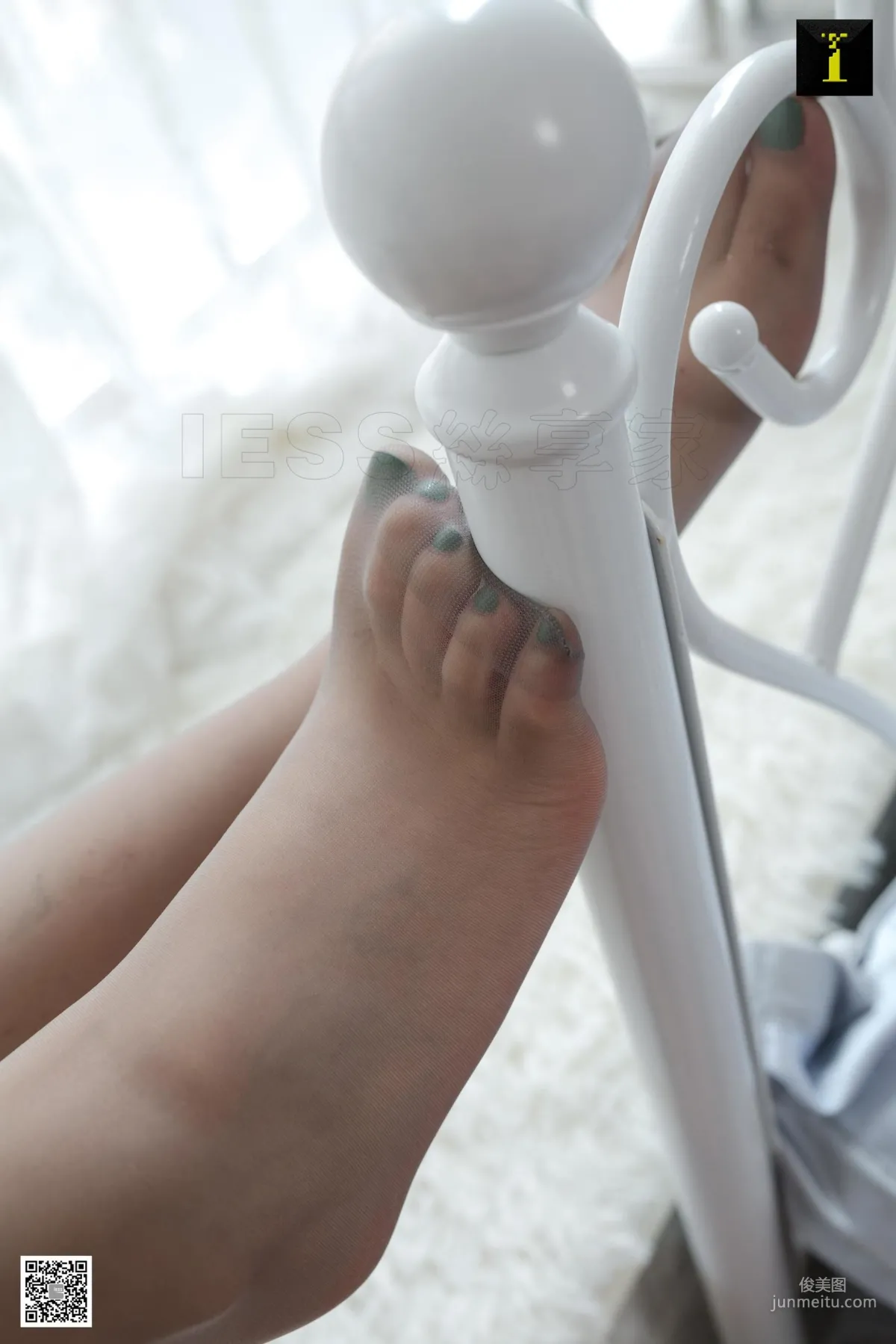 Model Tang Tang, Confessing to the Intellectual Beauty Tang Tang [IESS] Beautiful Legs and Silk Feet Photo Set photo 90