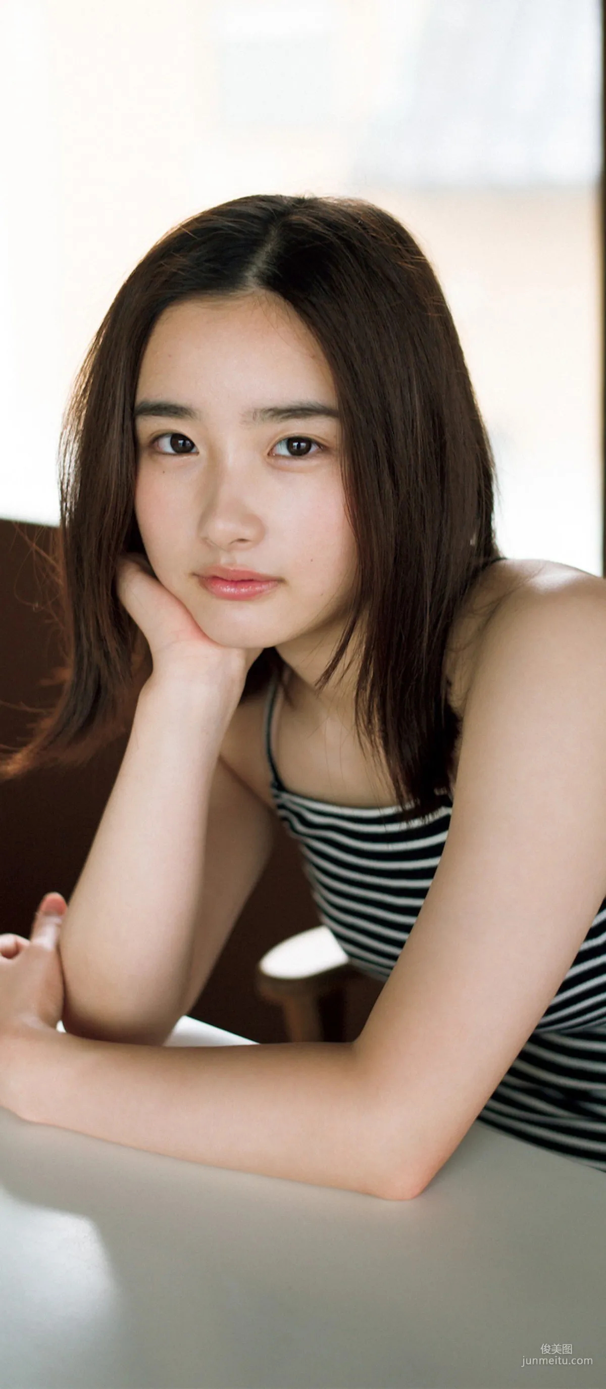 [FRIDAY] 安倍乙《美少女ビキニ「石原さとみに似てるよね」》写真2