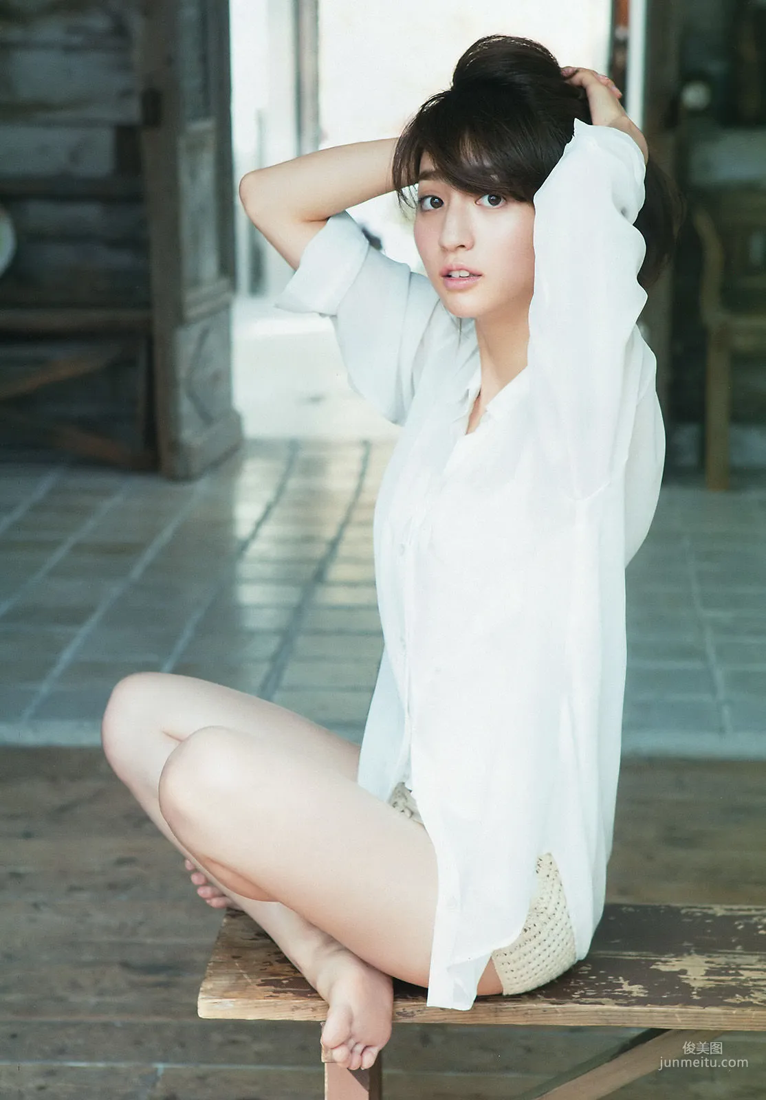 Akane Hotta: Weekly Big Comic Spirits photo 3