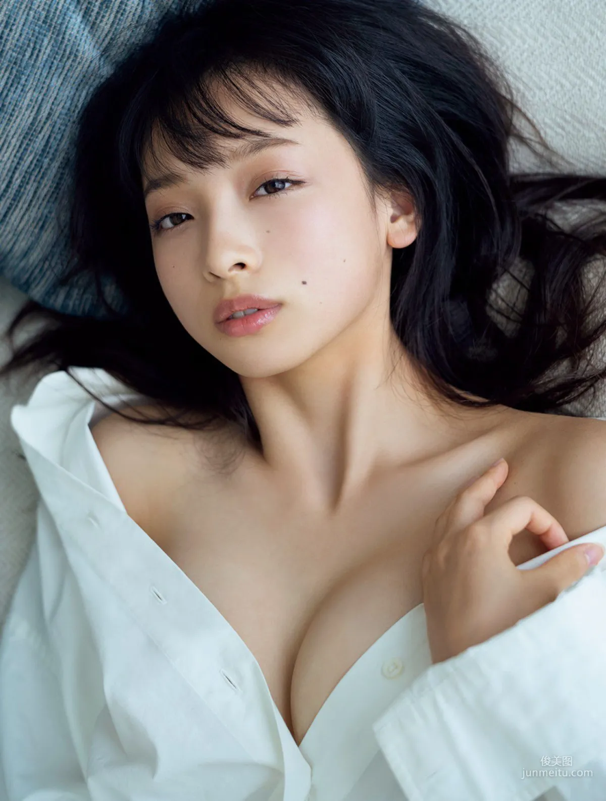 [FRIDAY] 華村あすか 《「美バスト」シースルー (動画付き)》写真9