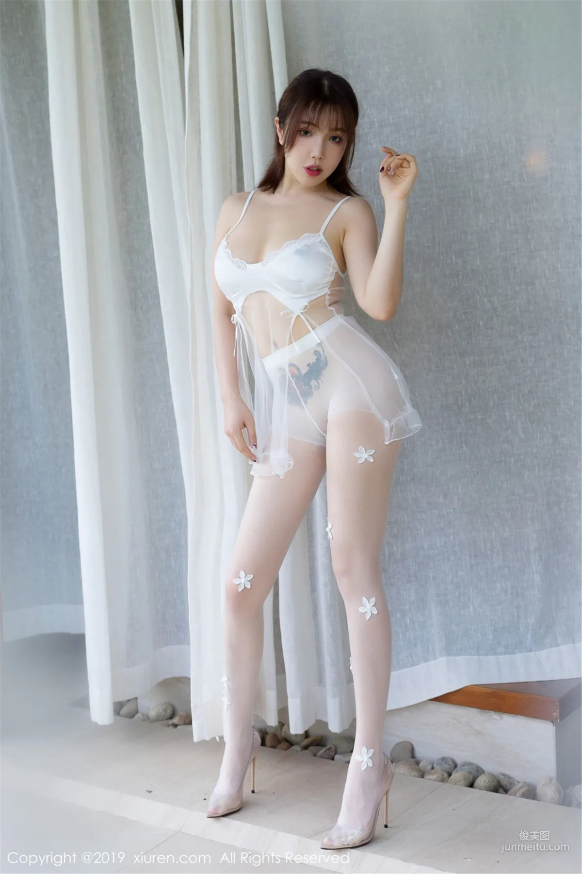 Huang Leran 《Under the Thin See-Through Wedding Dress Paired with Hazy Stockings》 [XiuRen] No.1578 Photo Set photo 8