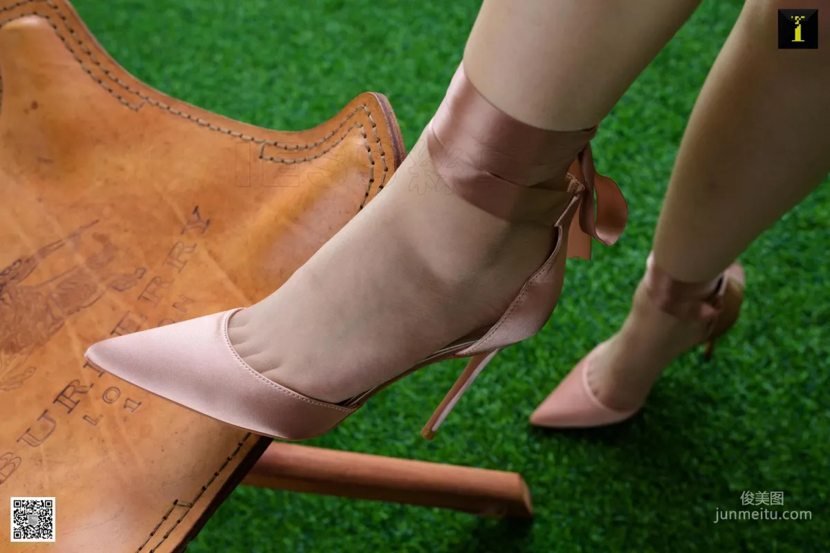 Model Tang Tang Candy-Like Feet [IESS] Beautiful Legs and Feet Photo Set photo 5