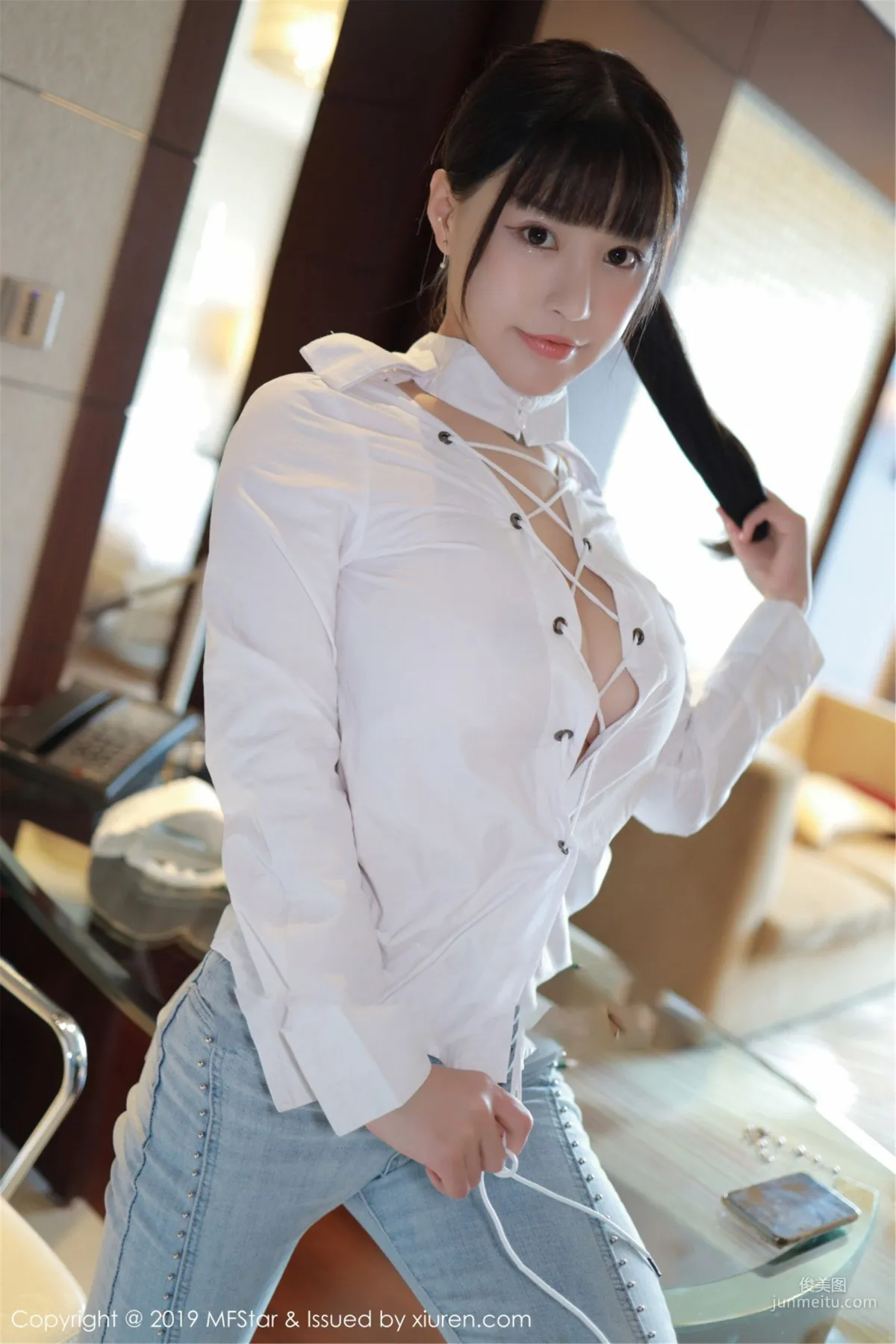 Flower Barbie Ke'er, Sexy Beautiful Breasts Under a White Shirt [MFStar] Vol.207 Photo Set photo 21