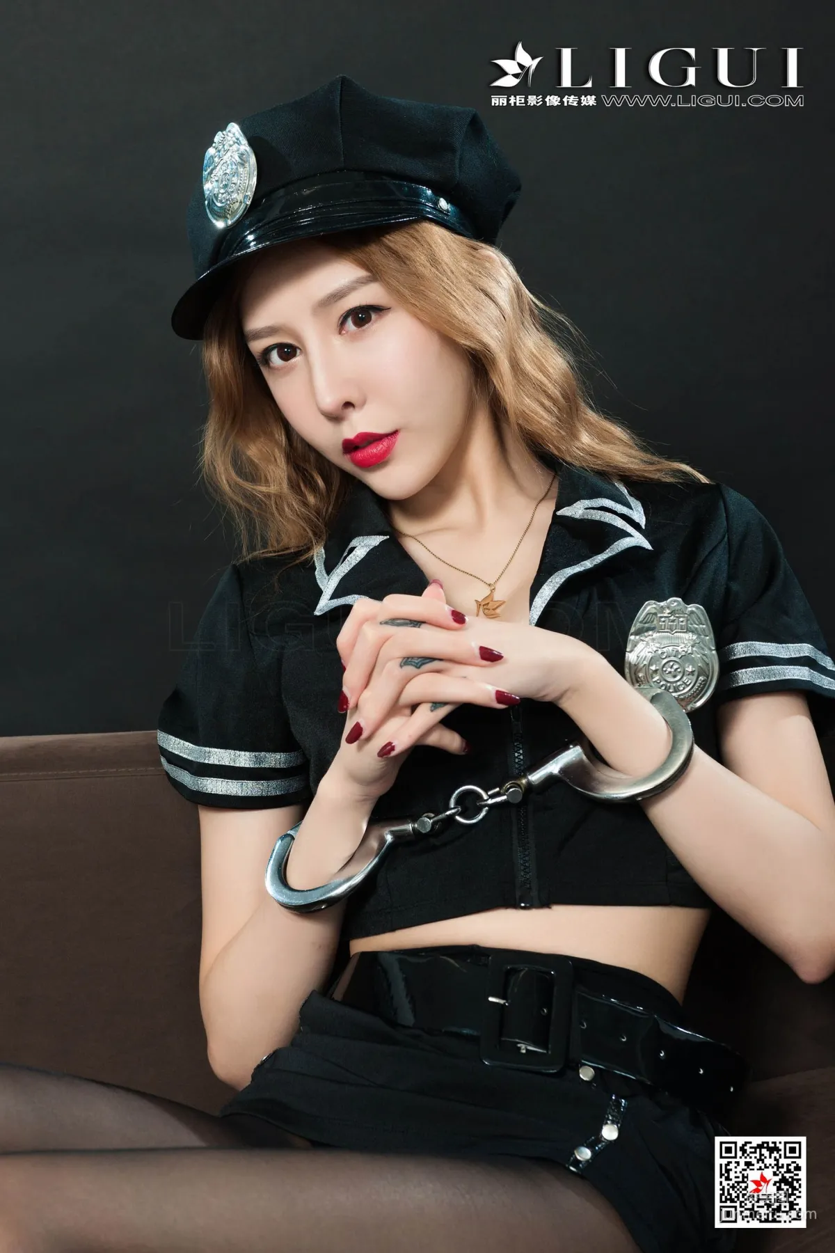 Tu Zi Black Stockings Policewoman Handcuffs [Ligui] Web Beauty Photo Set photo 17