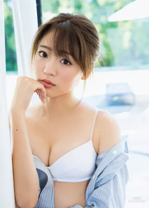 [FRIDAY] 志田友美 《夢みるアドレセンス ビキニで魅せた「最強美腳」》寫真