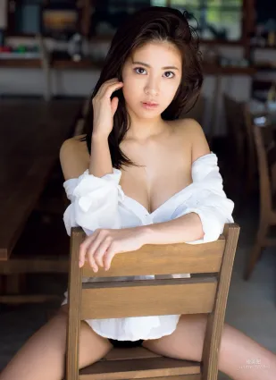 [FRIDAY] 澤北るな 《いま日本で一番エッチなバスト》寫真