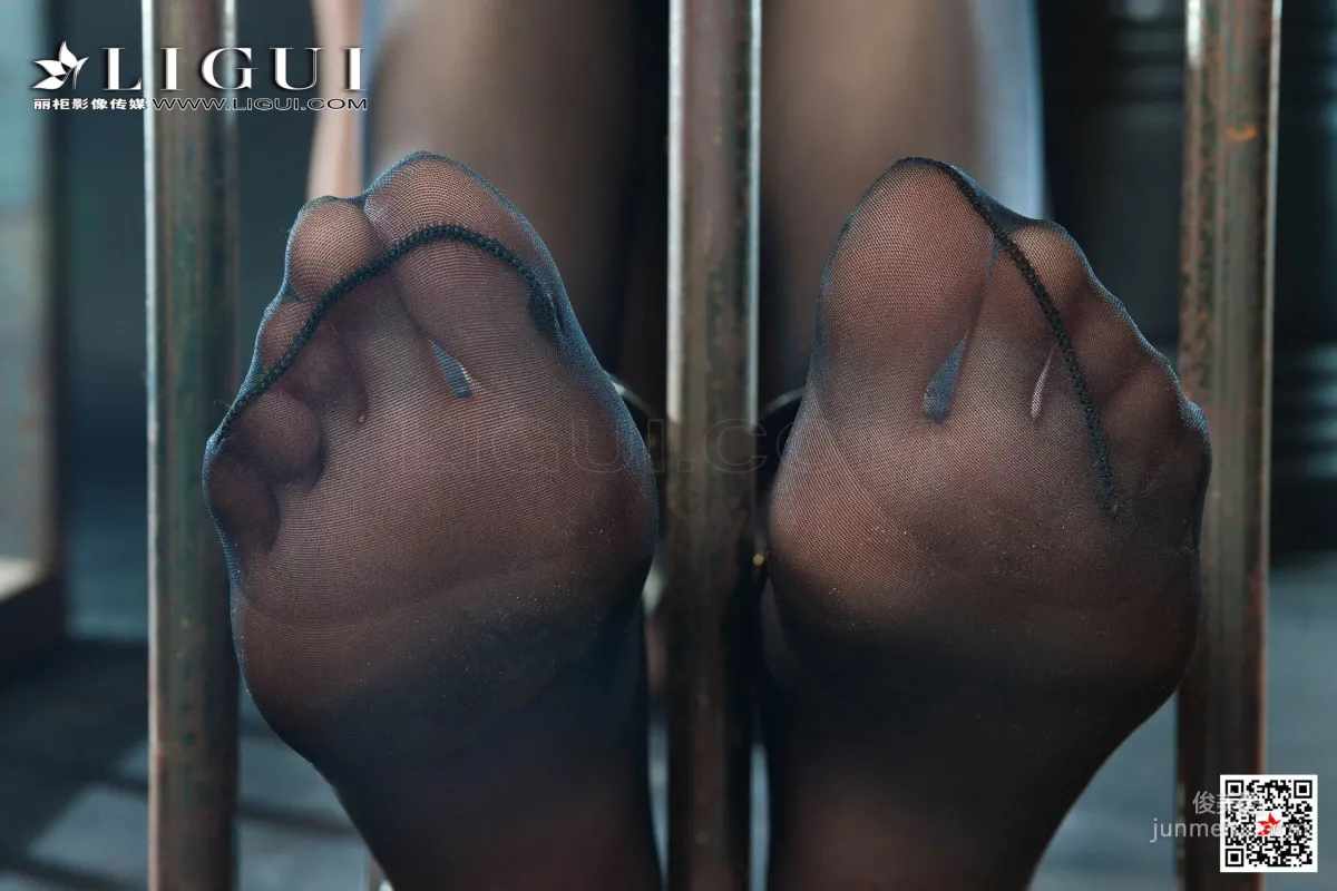 Tian Tian, Prison Black Stockings Shackles Female Police Officer [Ligui] Web Beauty Photo Set photo 59