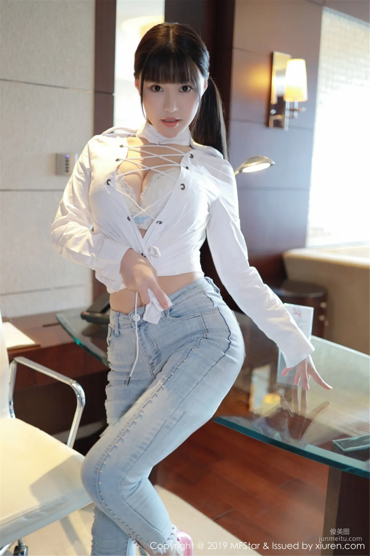 Flower Barbie Ke'er, Sexy Beautiful Breasts Under a White Shirt [MFStar] Vol.207 Photo Set photo 10