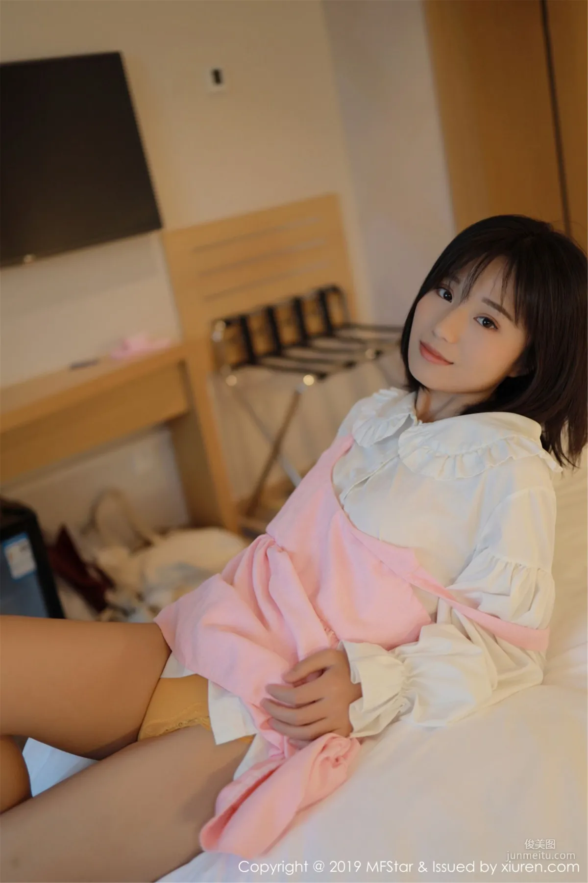 Baileys Xiang'er, Fan Lingerie and White Shirt Series [MFStar] Vol.203 Photo Set photo 8