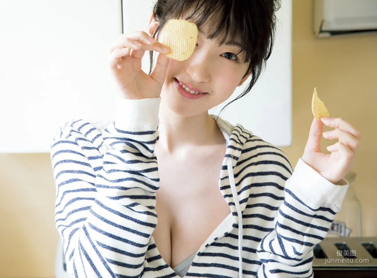 [FRIDAY] Mikoto Hibi, The Attention Actress Takes on Shy Sexy! Photos photo 5