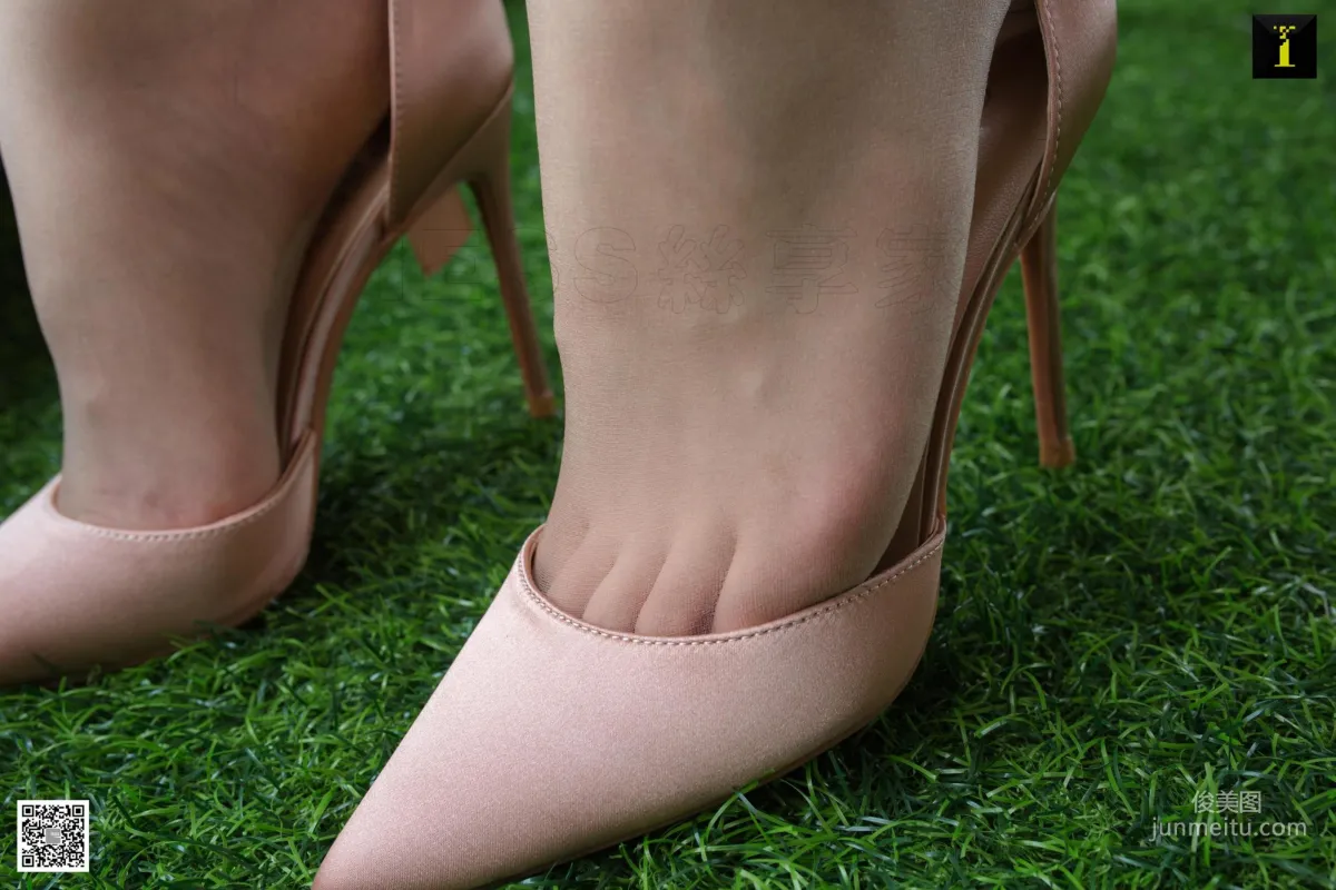 Model Tang Tang Candy-Like Feet [IESS] Beautiful Legs and Feet Photo Set photo 15